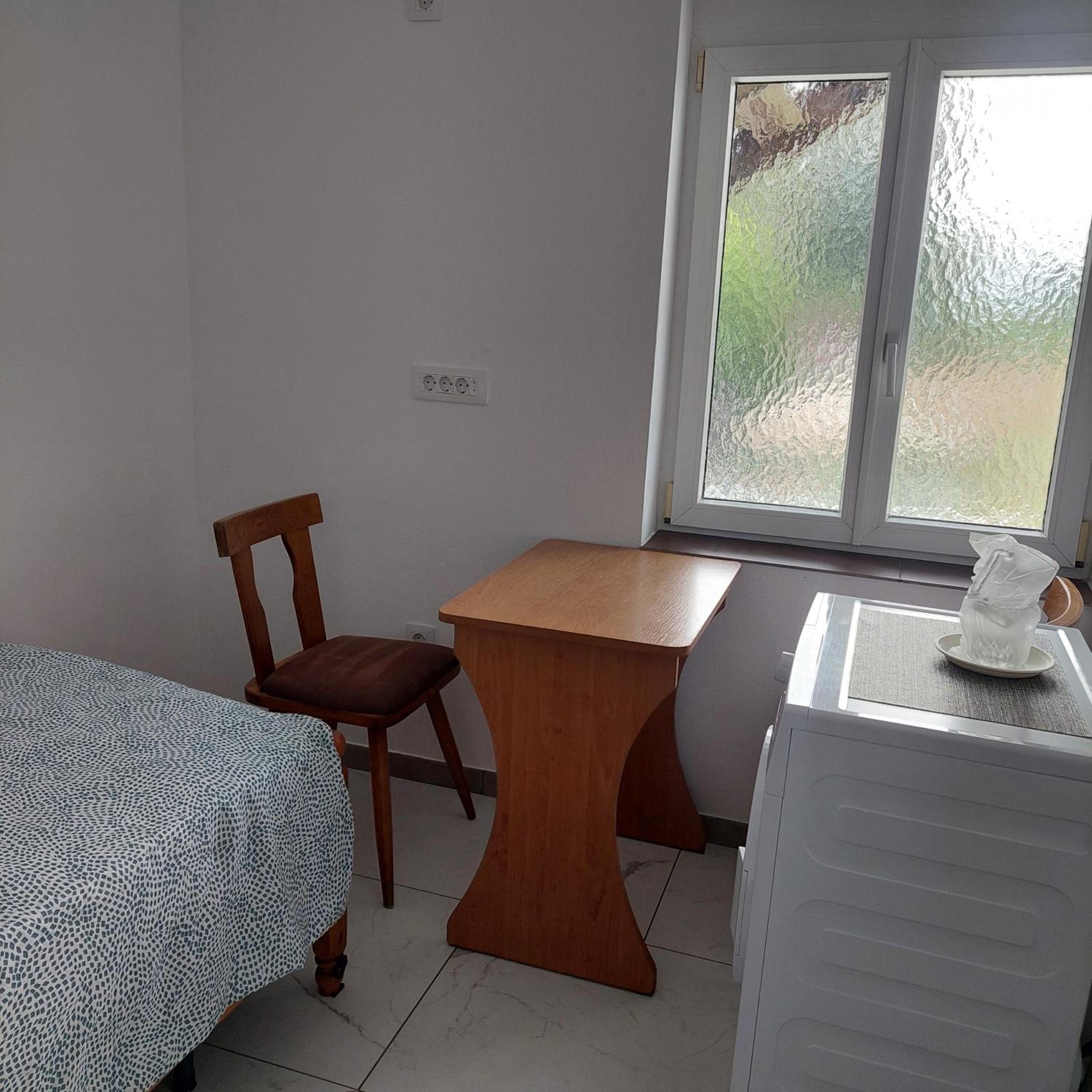 Single Room with Private Bathroom photo 1