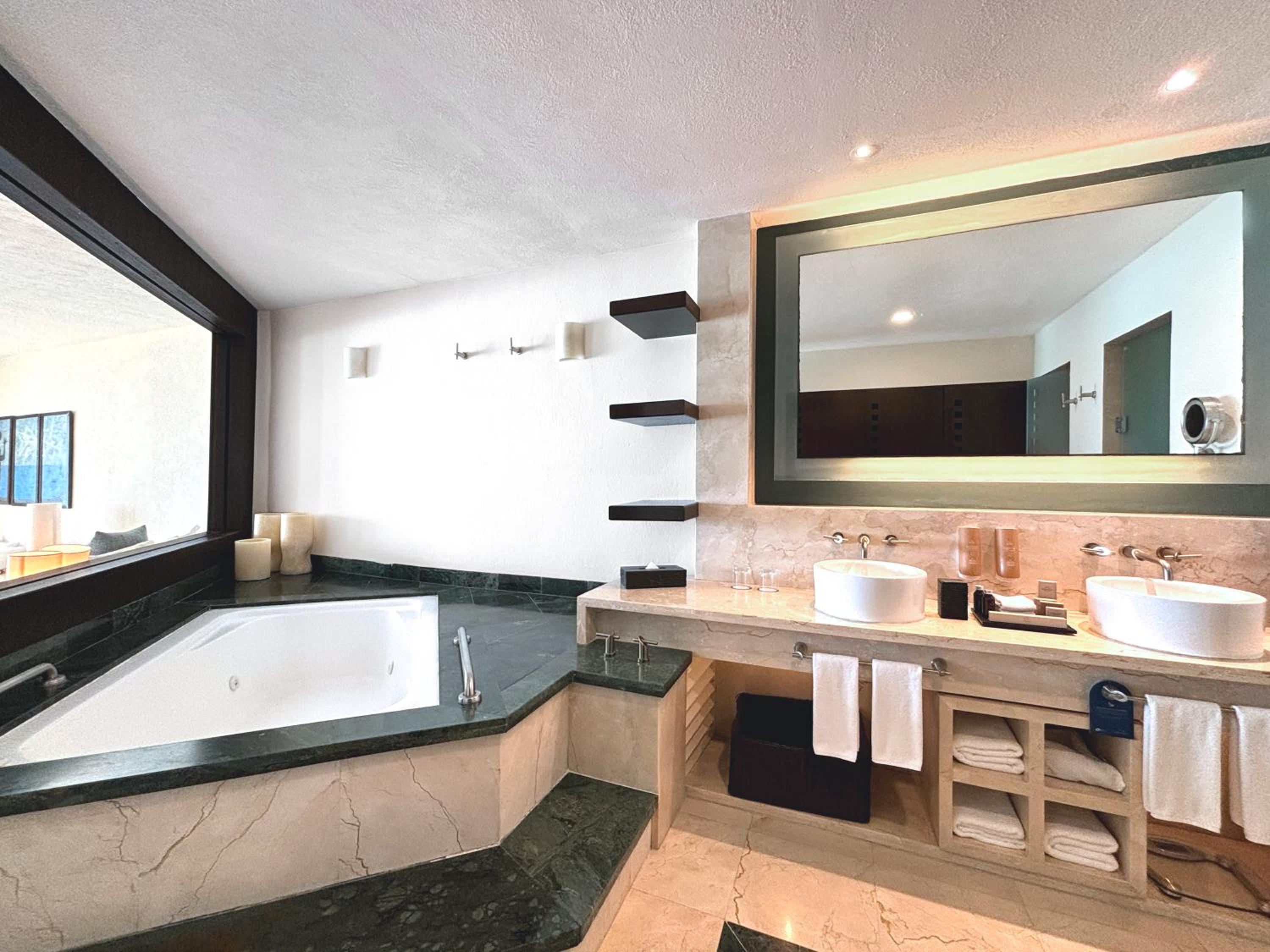 Royal Suite Doble Jacuzzi (adults only +18) thumbnail 5