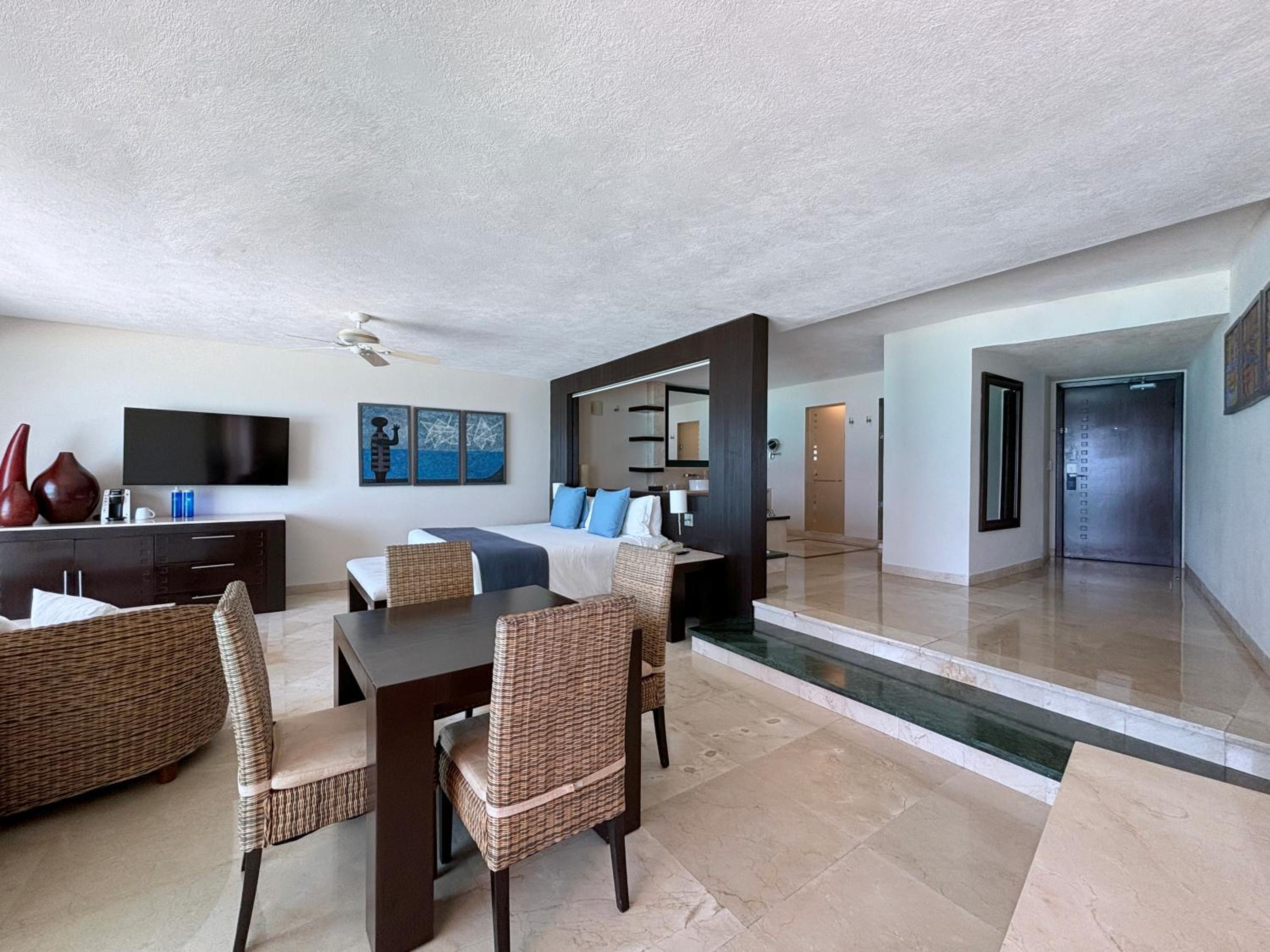 Royal Master Suite Jacuzzi (adults only +18)