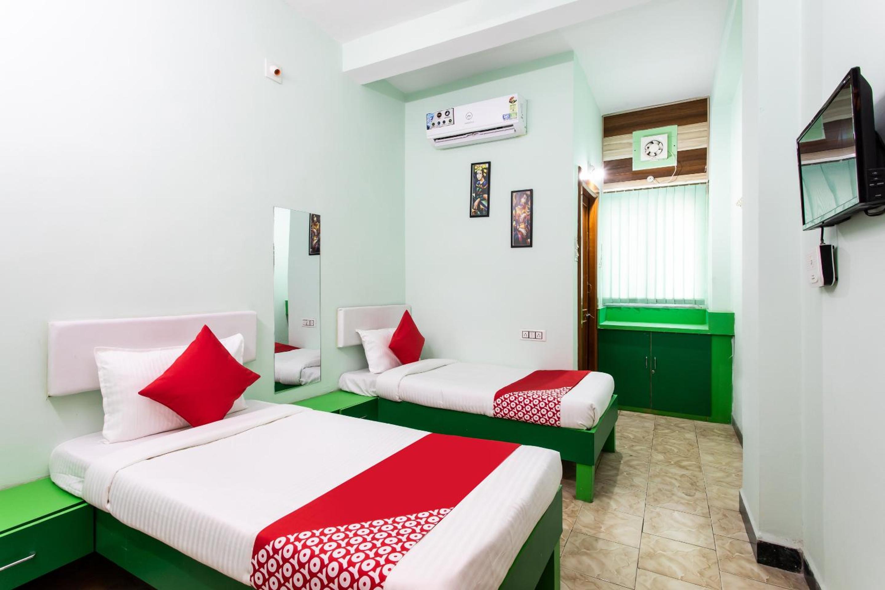 Standard Double Room - Photo 13
