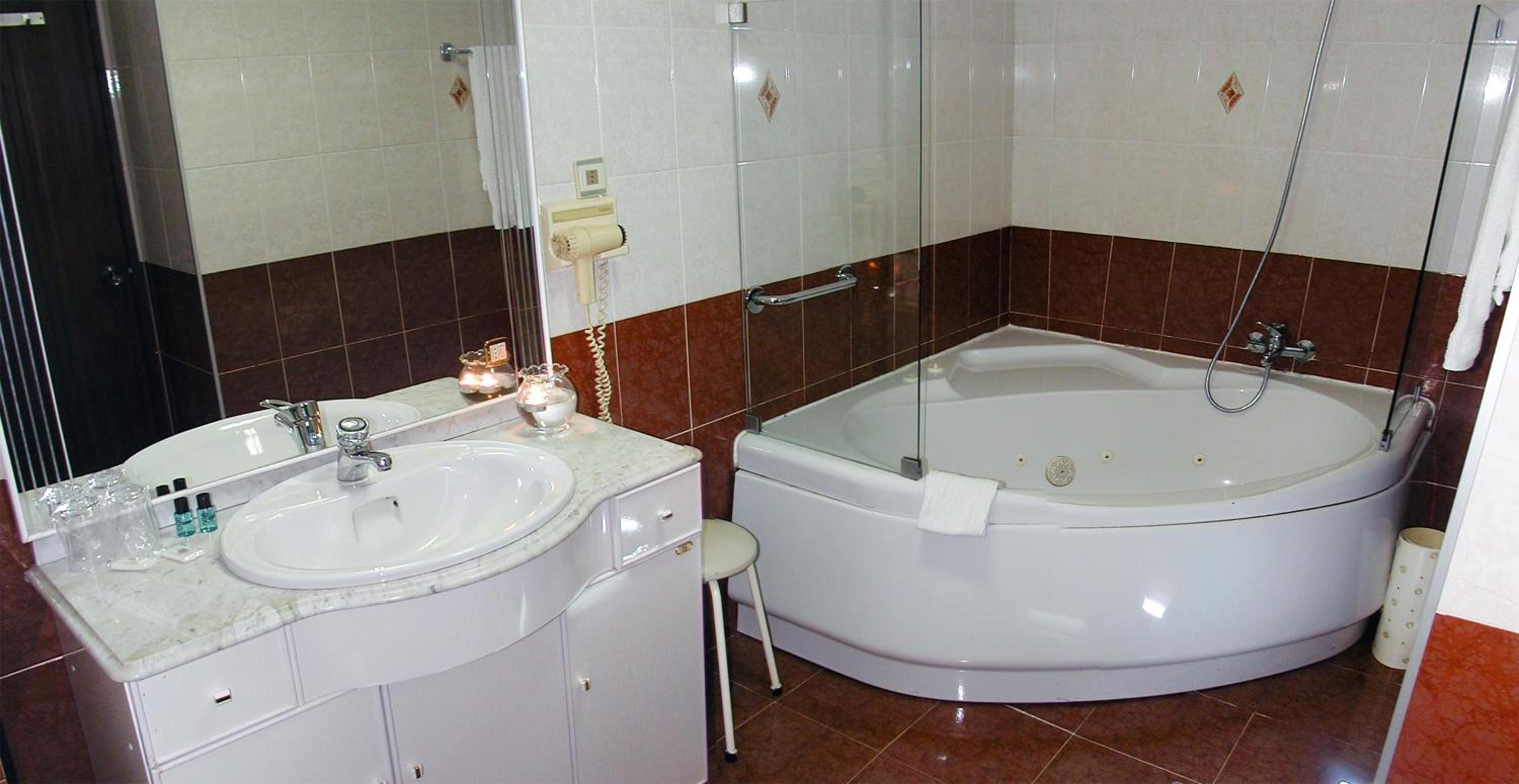 Deluxe Double Room - Photo 7