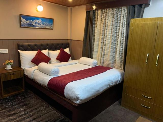 Two-Bedroom Apartment with Balcony photo 1