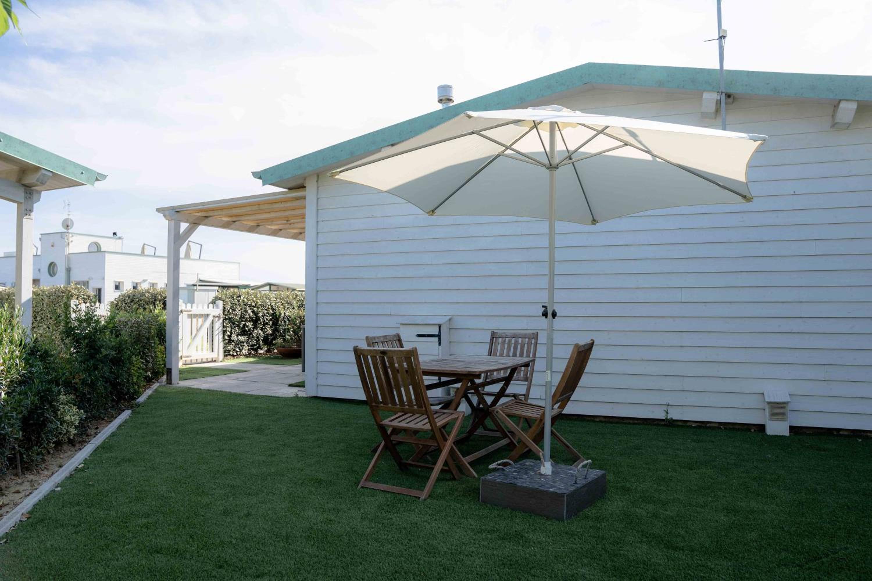 One-Bedroom Apartment with Garden photo 2