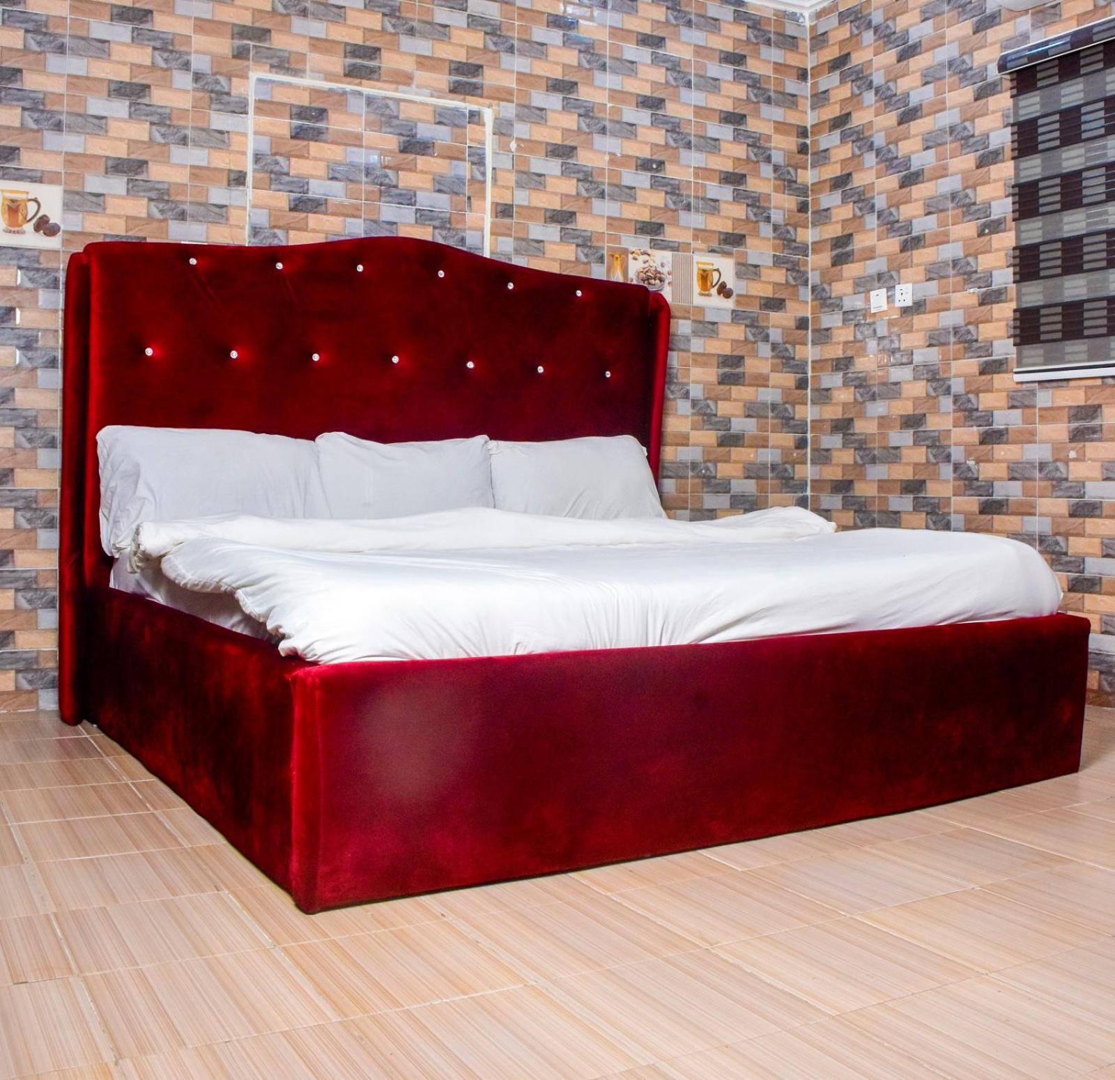 Standard King Room photo 2