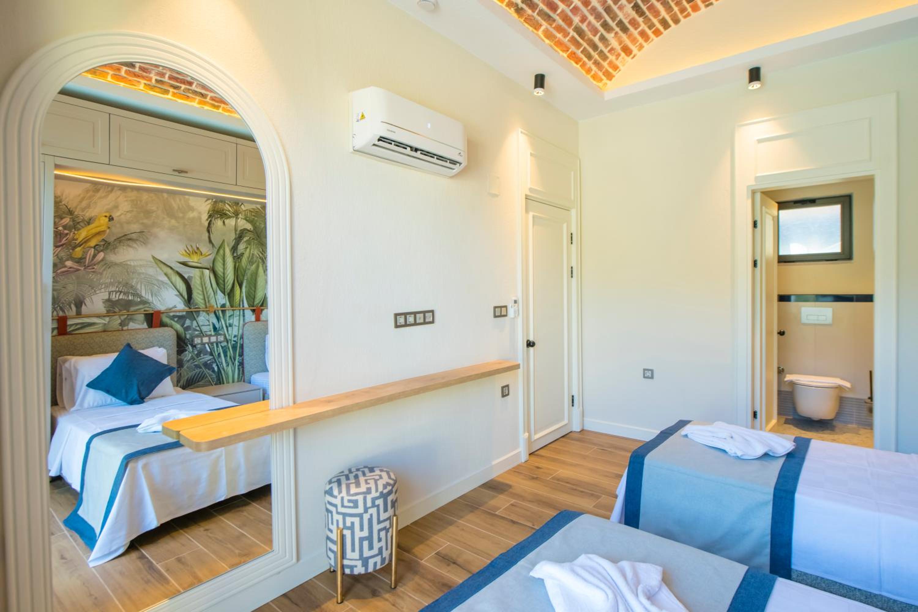 Villa With Private Pool photo 2