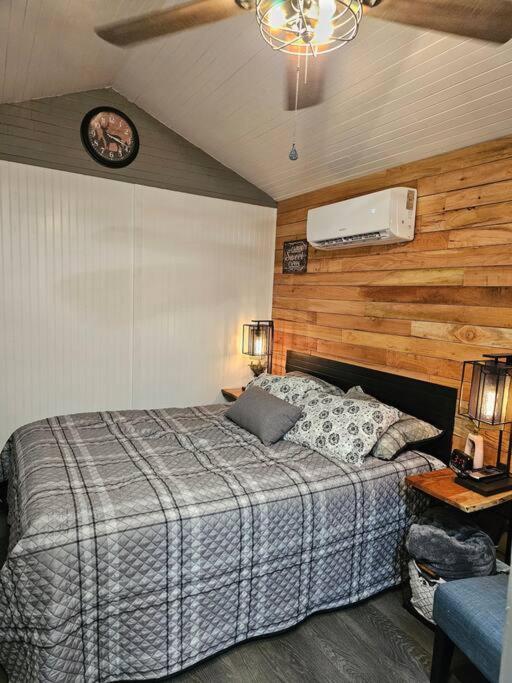 One-Bedroom House photo 1