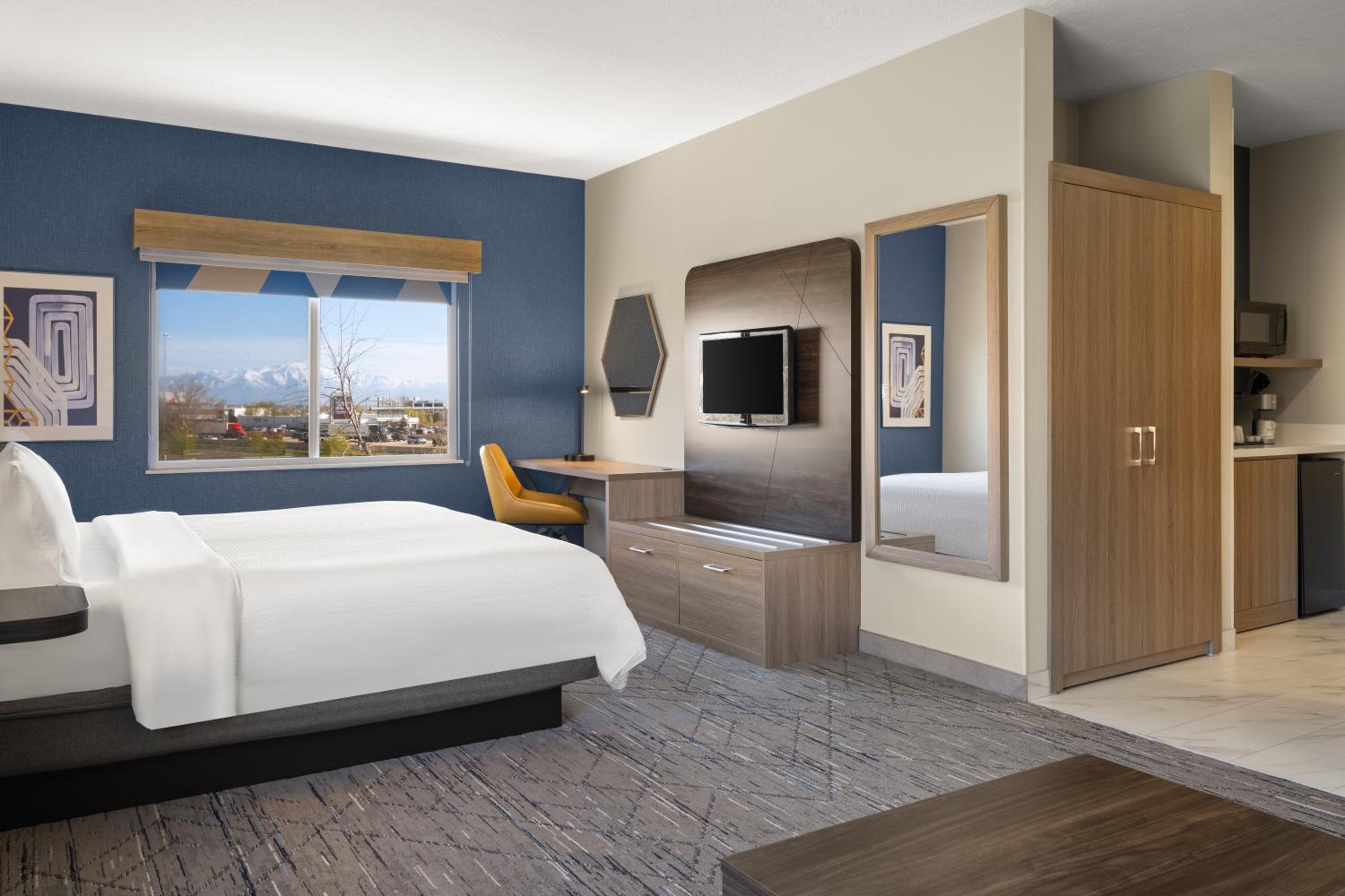 Standard King Room - Photo 4