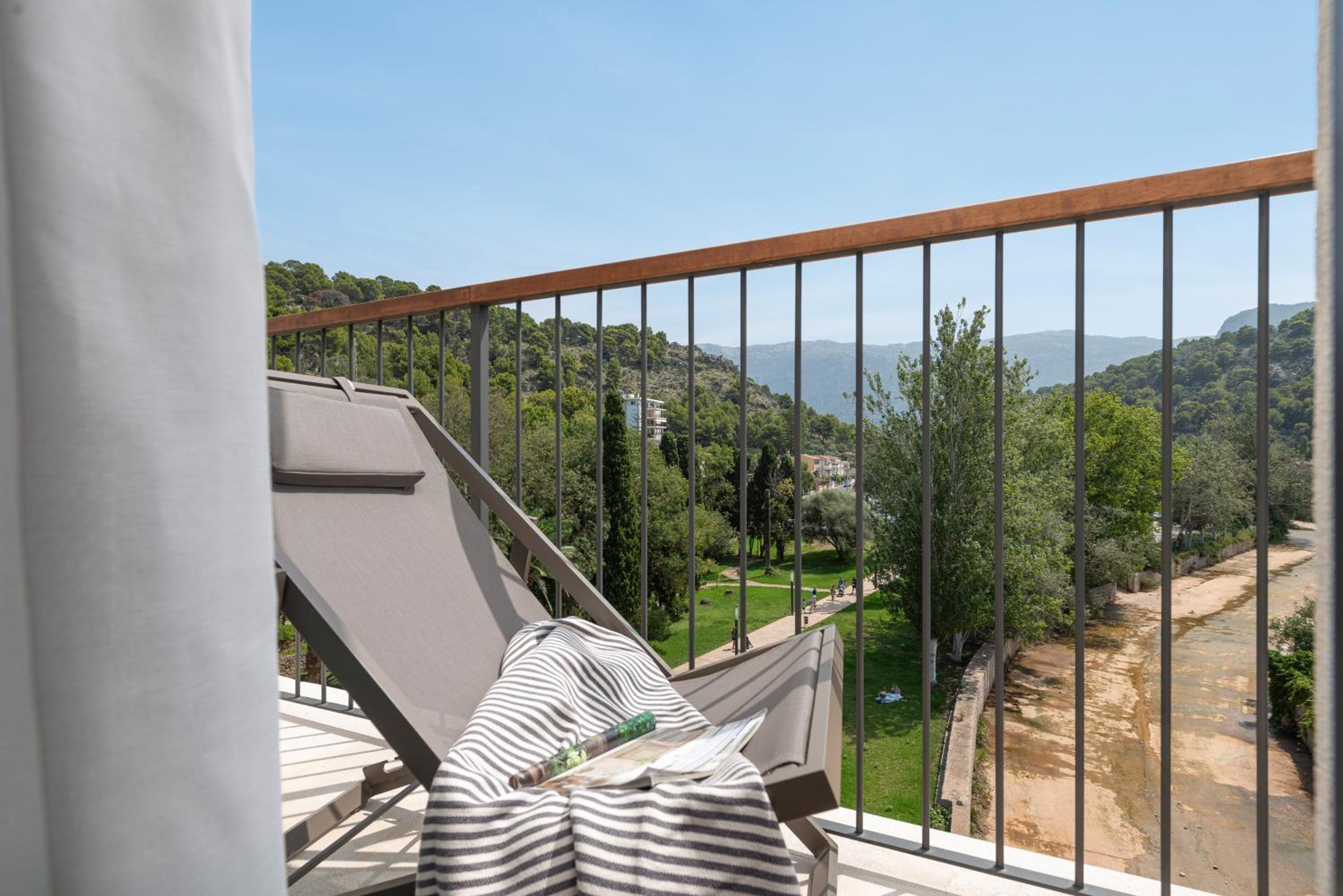 Apartment with Mountain View photo 2