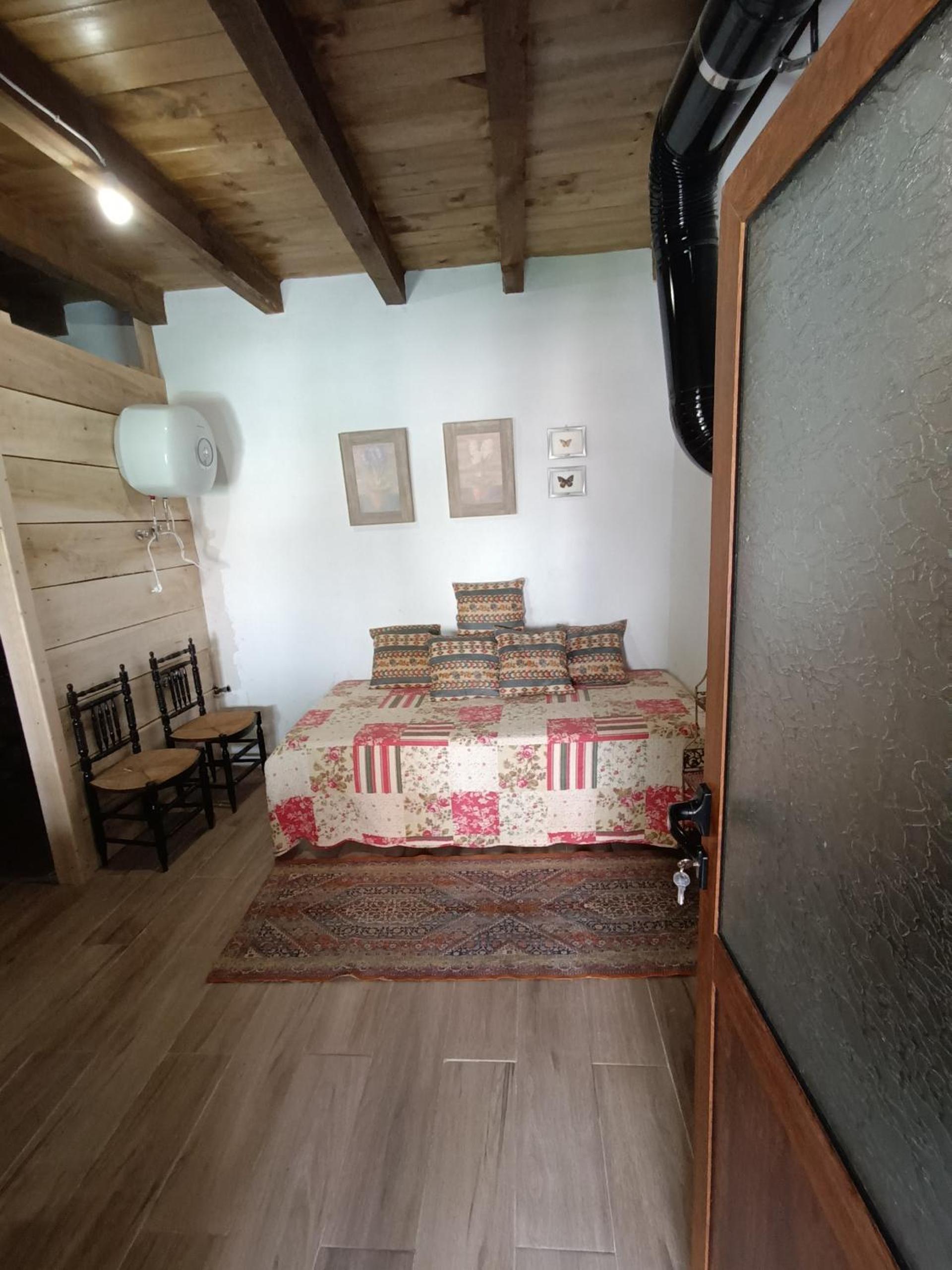 Deluxe Room (2 Adults + 1 Child) photo 2