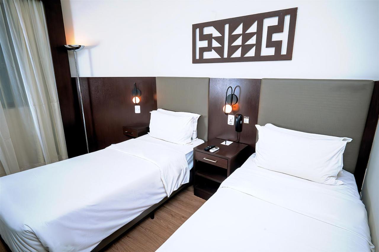 Standard Twin Room - Photo 3