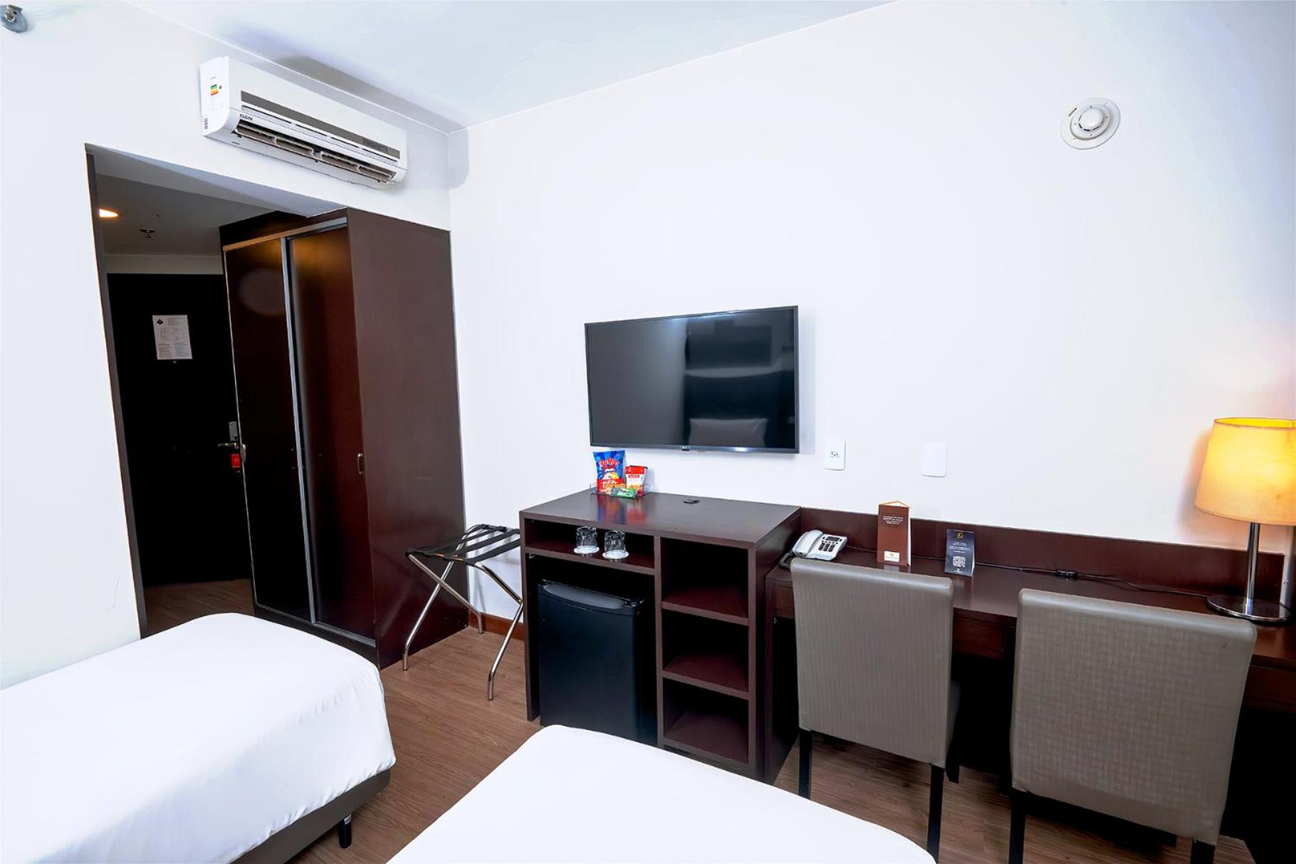 Standard Twin Room - Photo 7