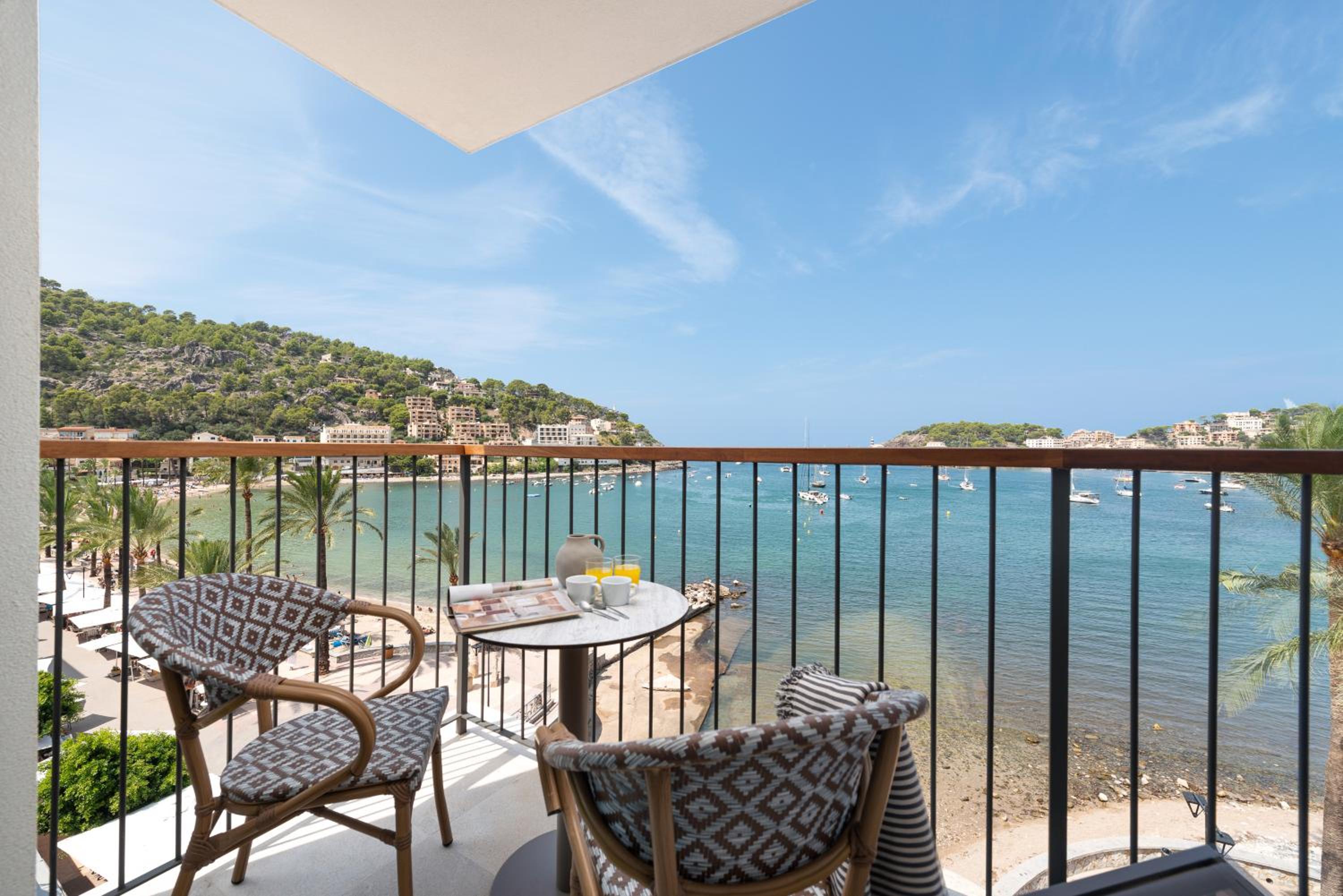 Deluxe Apartment with Sea View photo 3