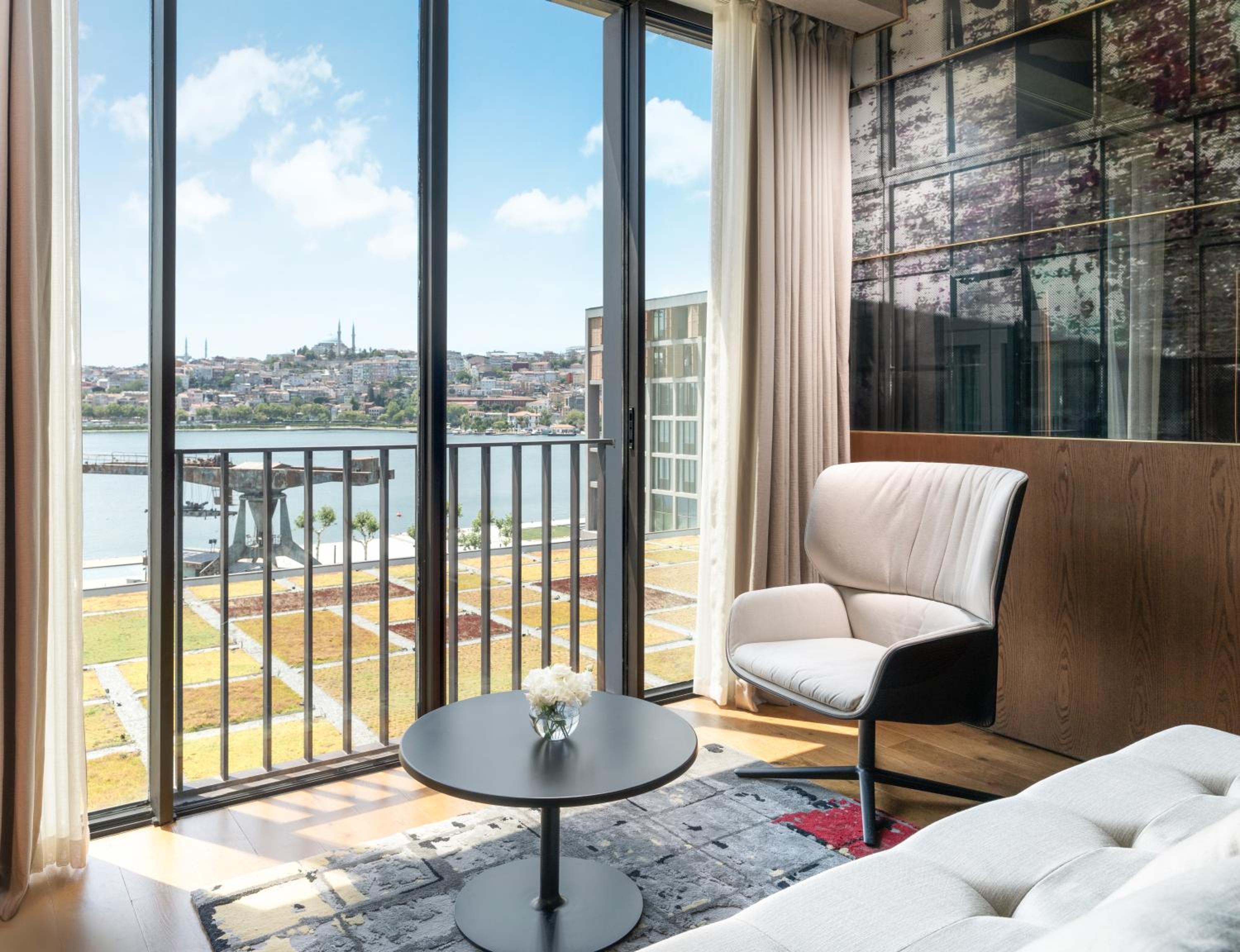 Premium King Room with Sea View - Nickelodeon Play Access photo 2