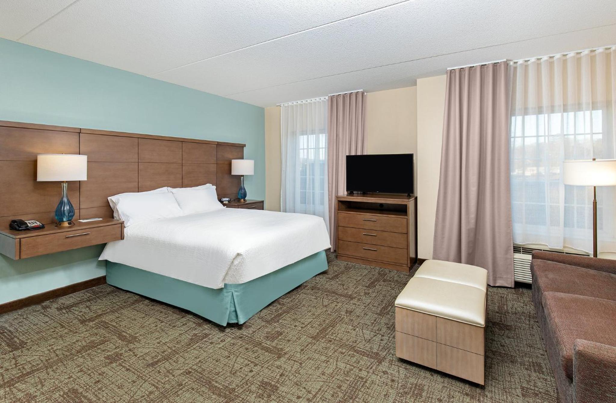 Queen Studio Suite - Photo 1