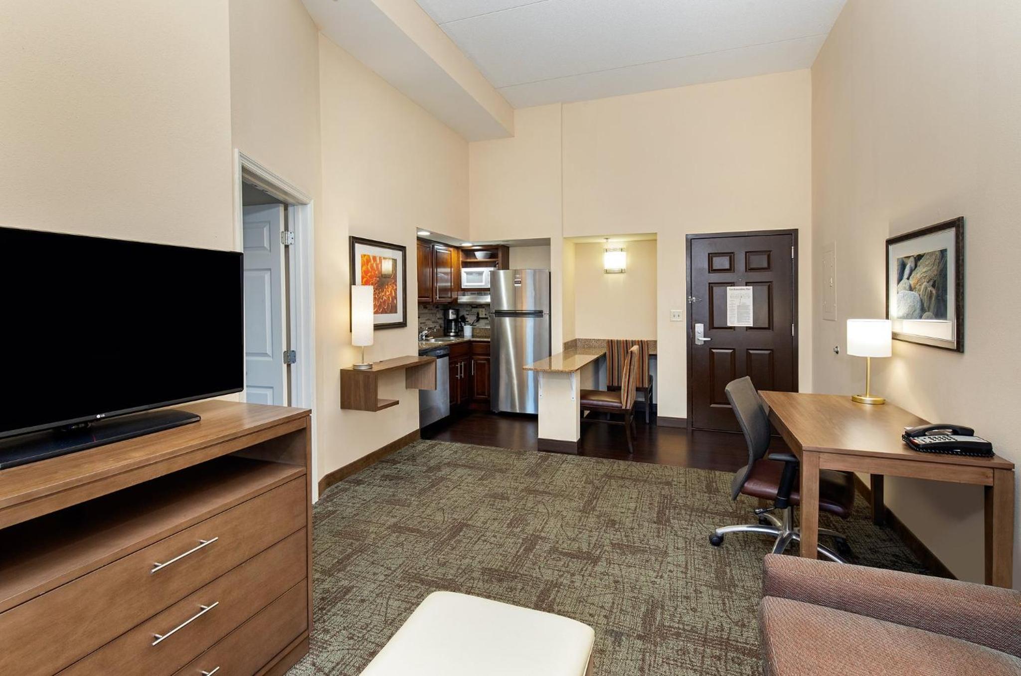 King Suite - Non-Smoking - Photo 1