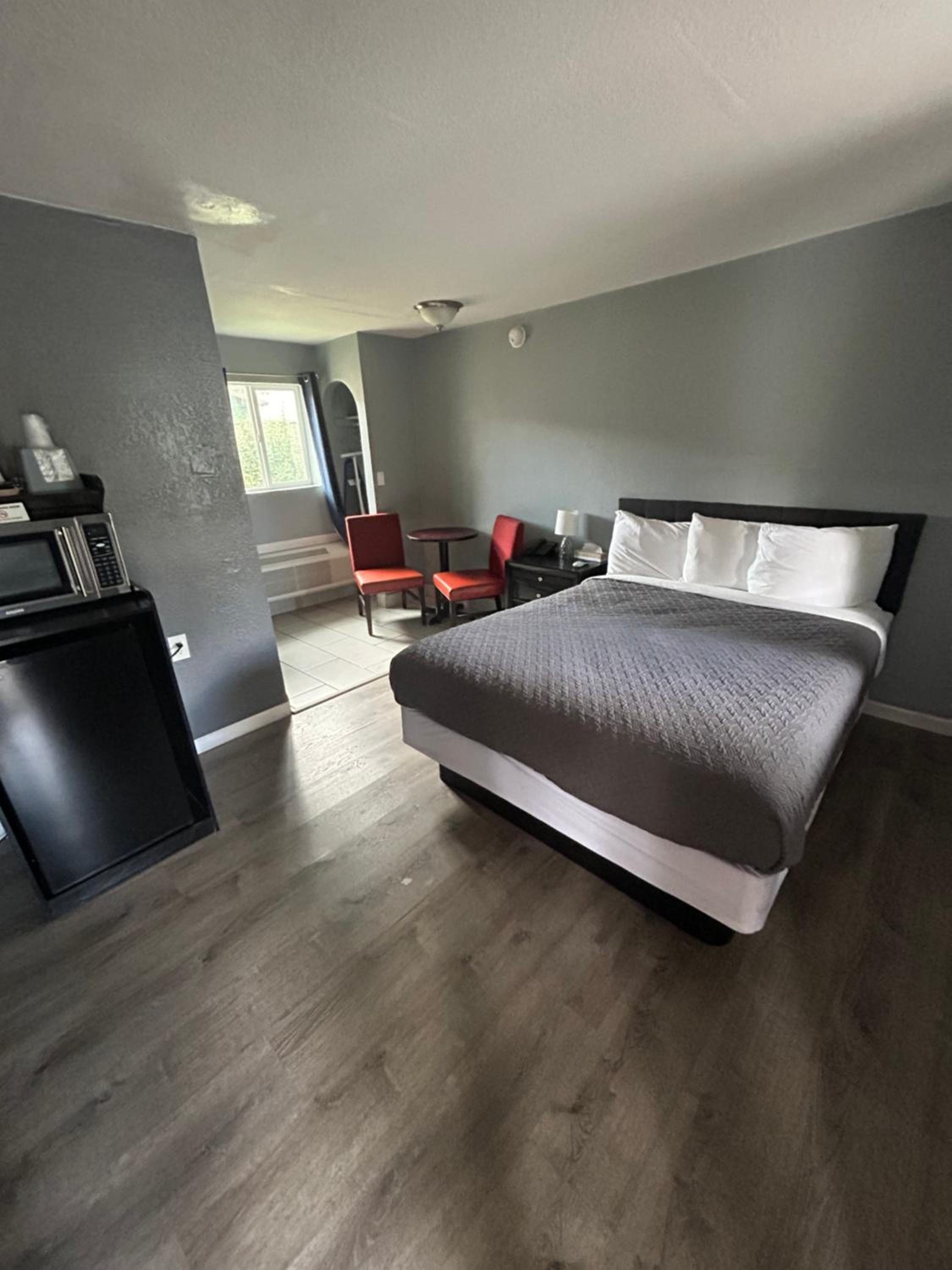 Queen Room photo 1