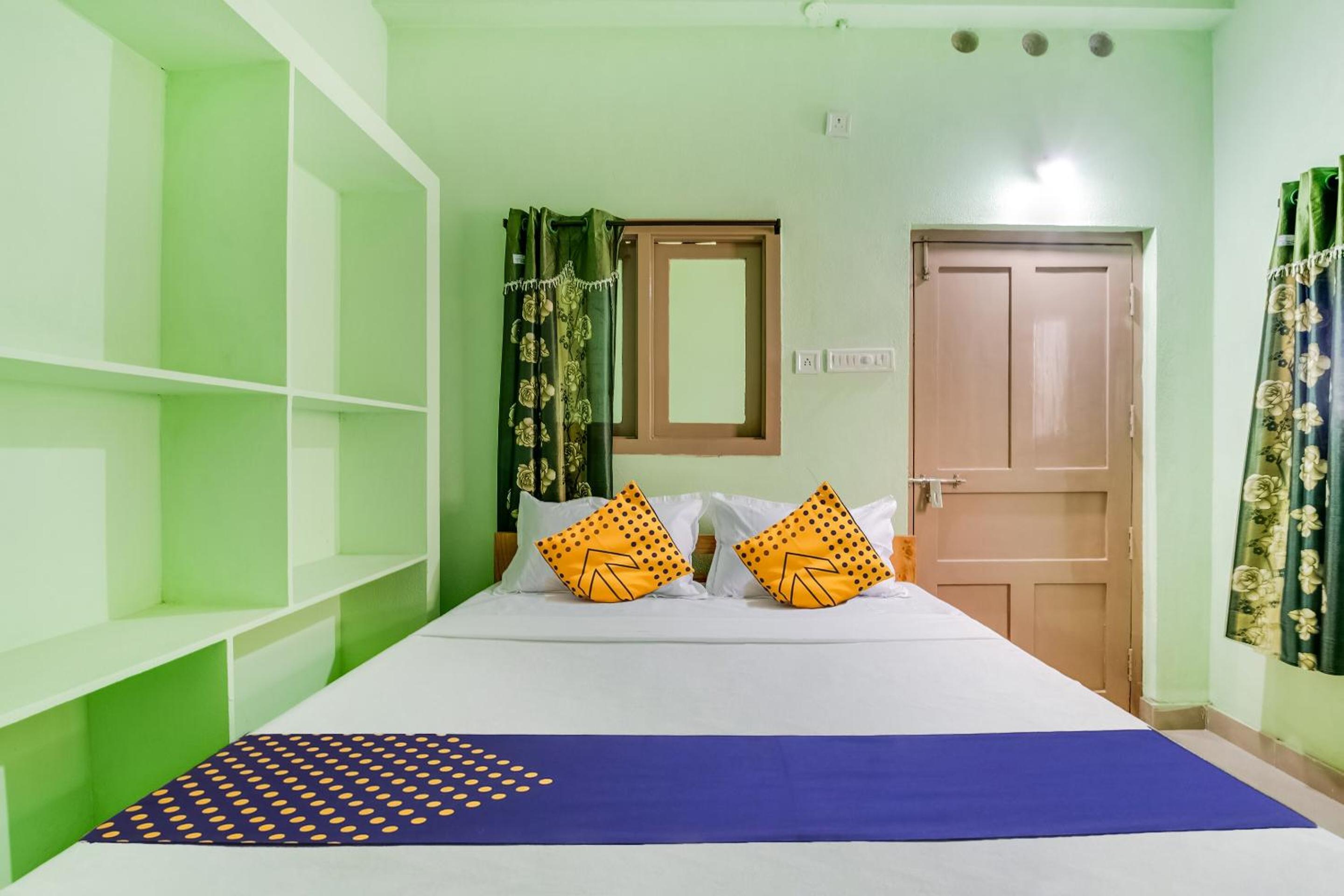 Single Room With Bathroom photo 2