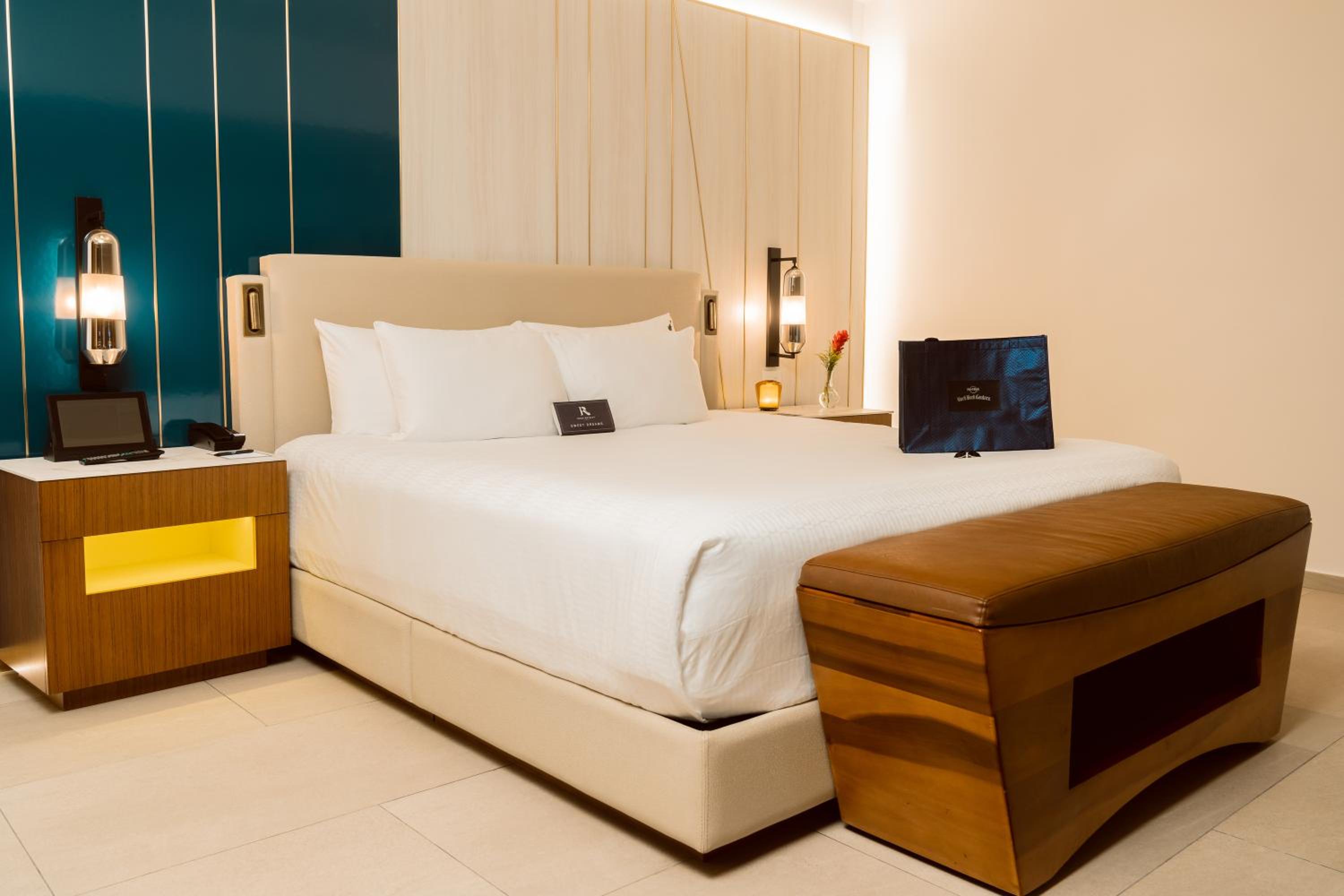 Rock Royalty Caribbean Sand Suite King & Sofa with Personal Assistant