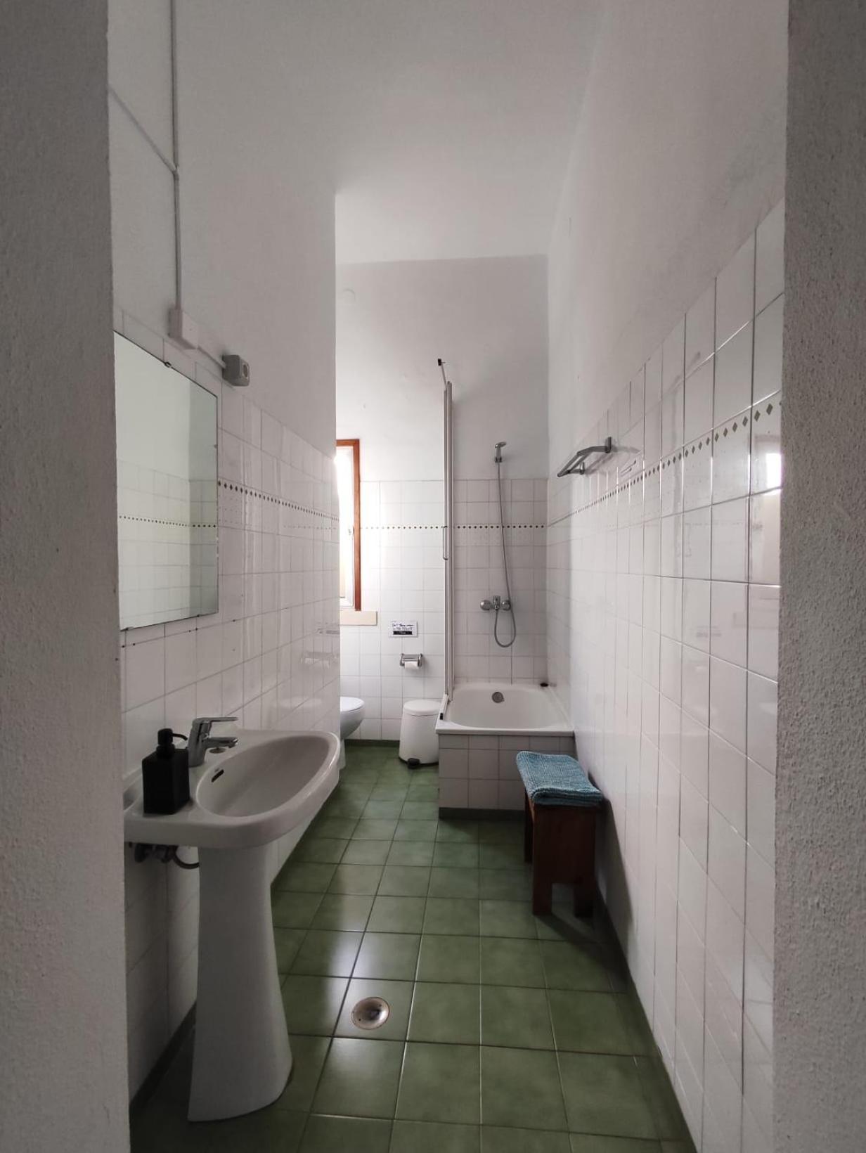Double Room with Private Bathroom - Photo 2