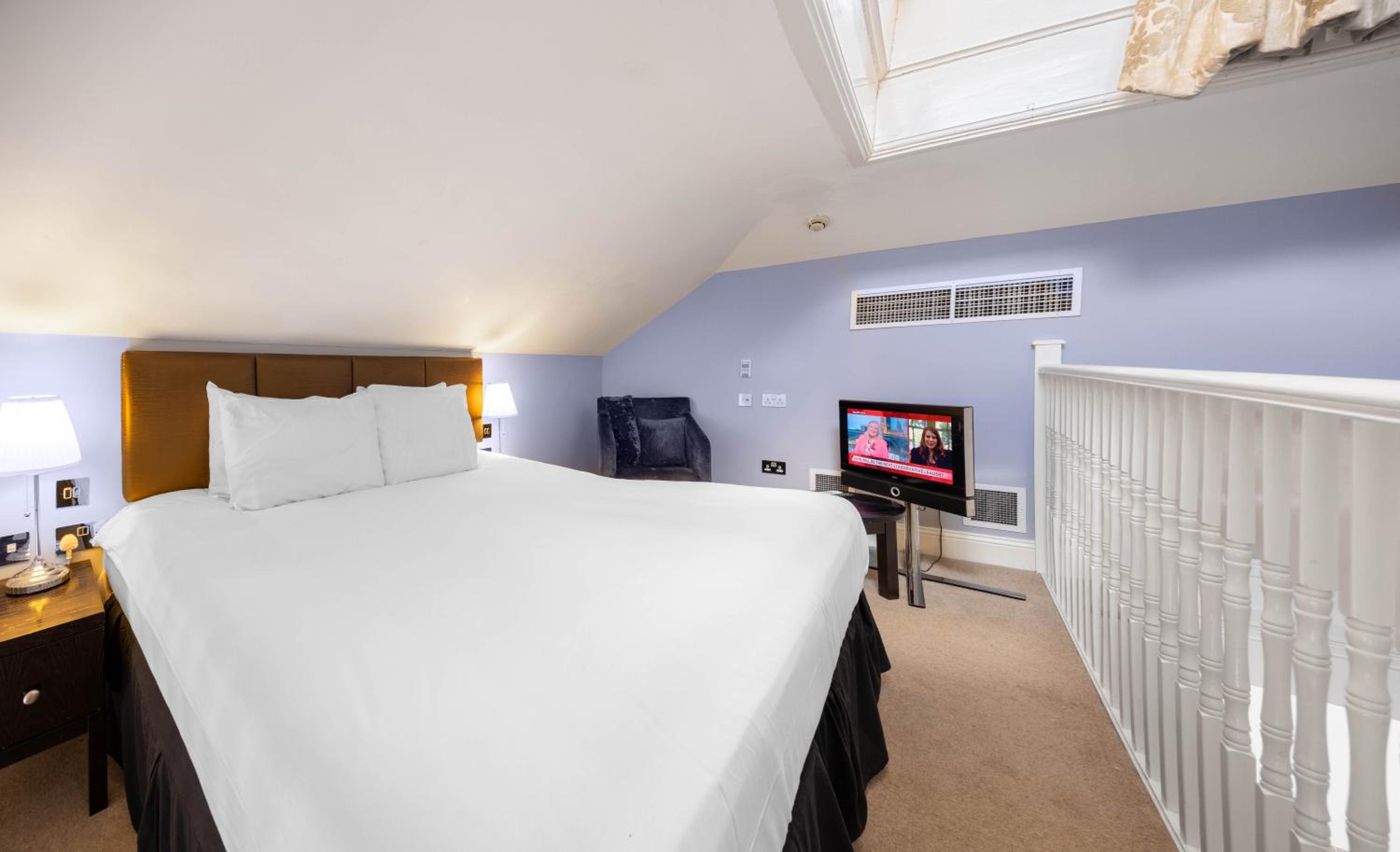 Suite - Photo 1