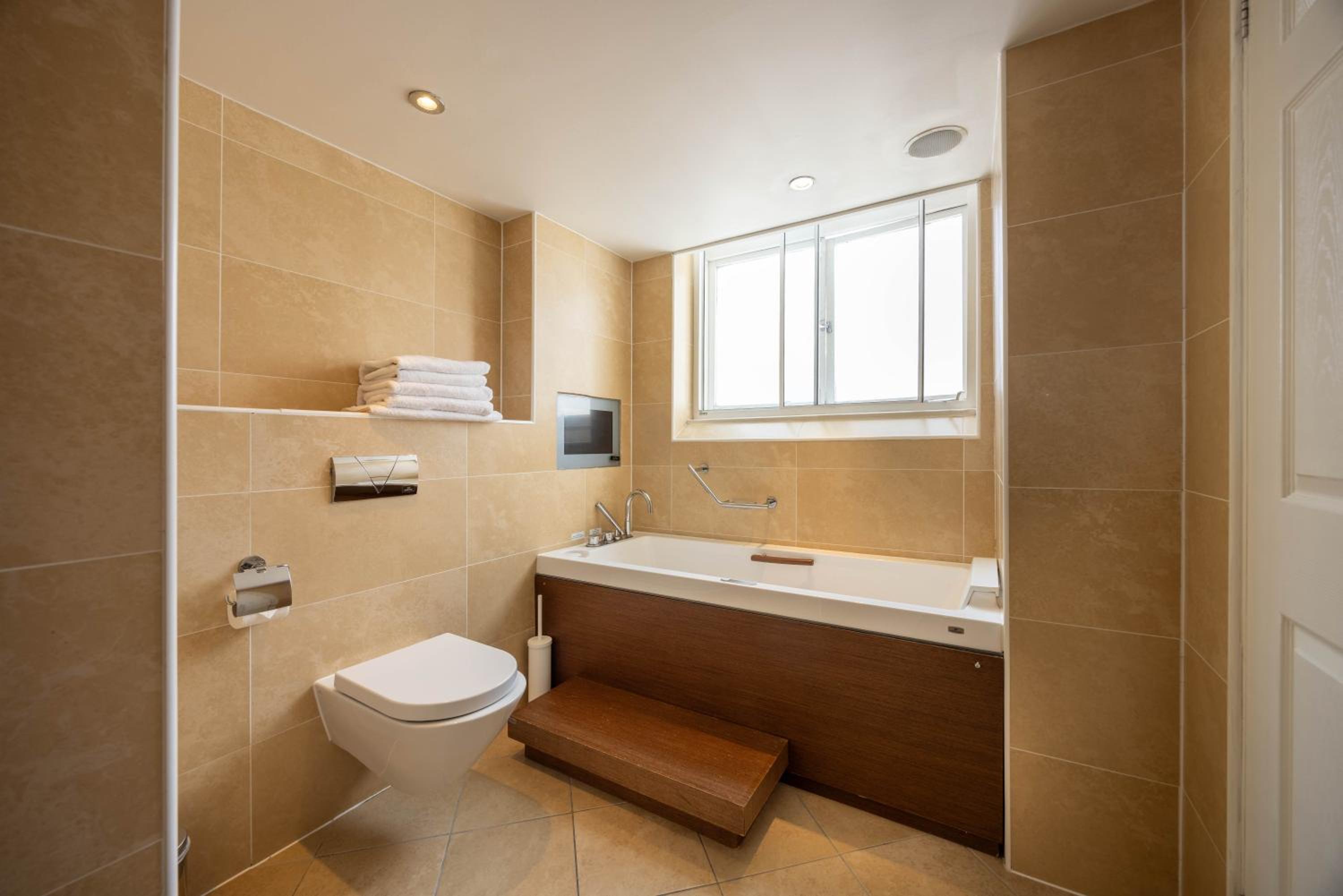 Suite - Photo 2