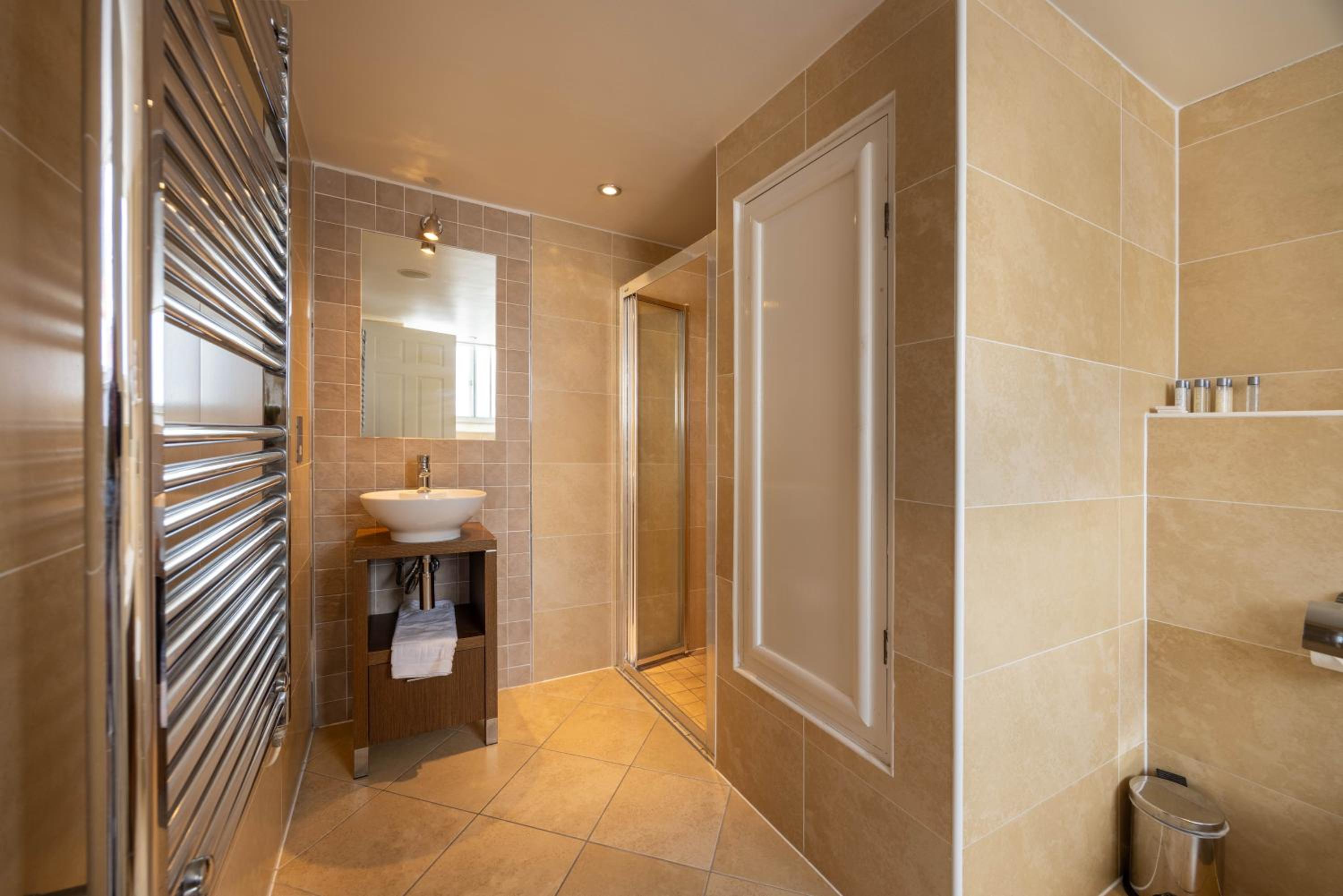 Suite - Photo 4