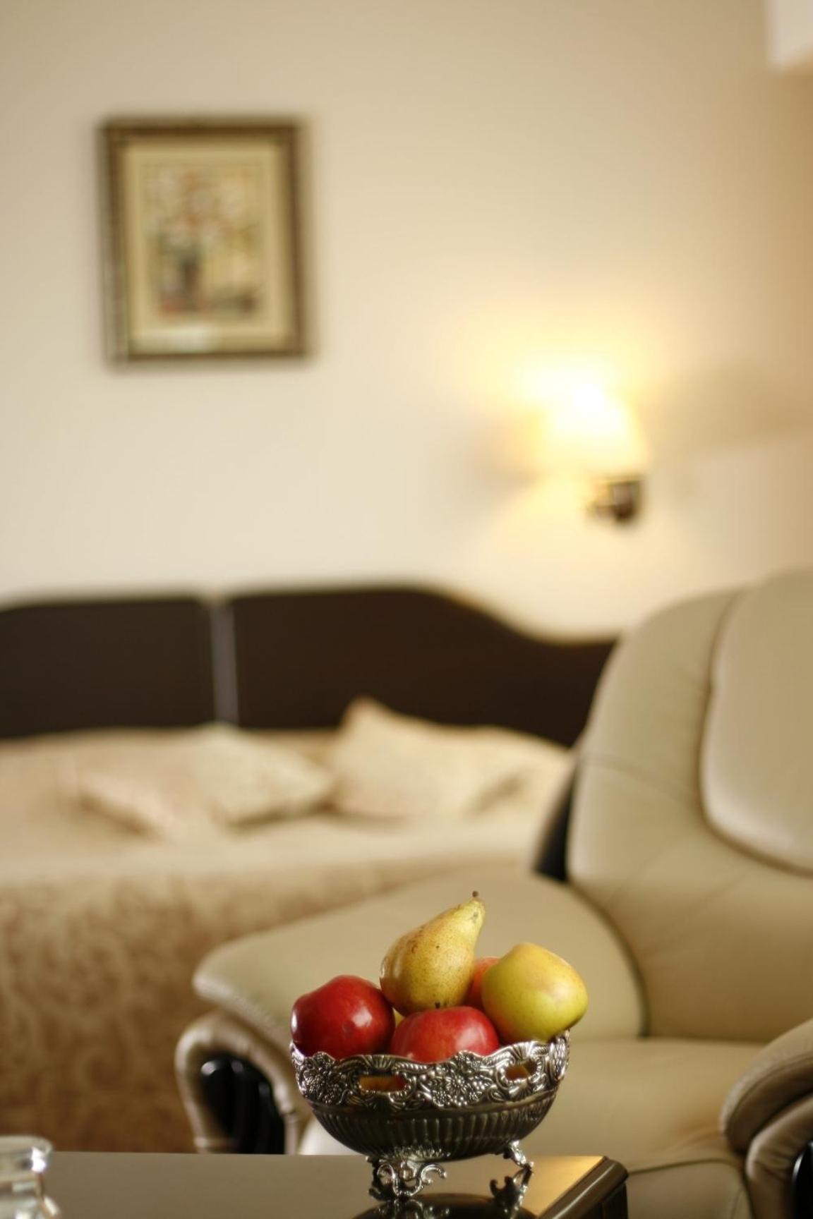 Double Room with Park View - Photo 3
