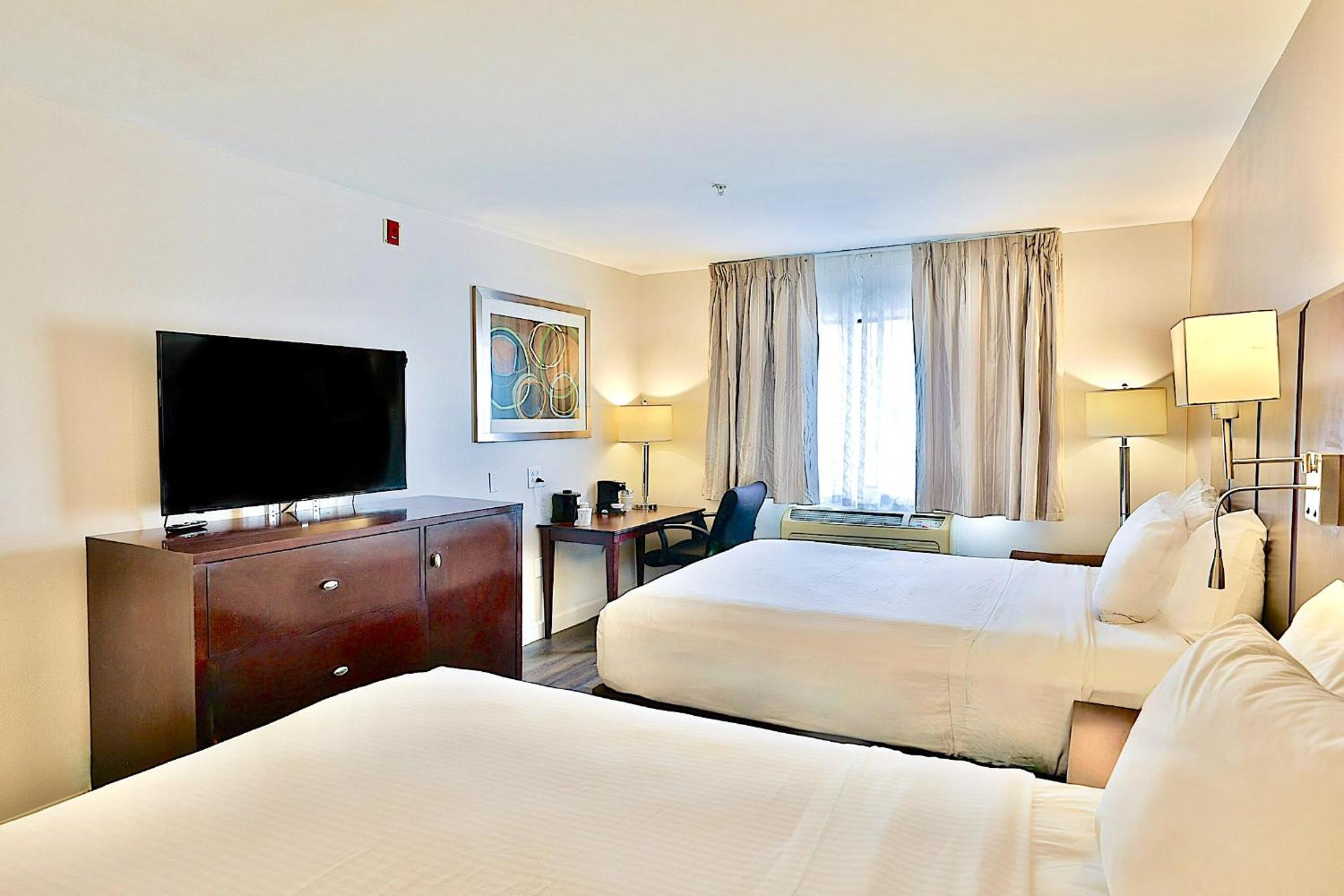 Queen Room with Two Queen Beds - Non-Smoking - Photo 1