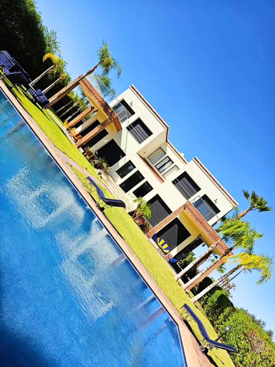 Villa photo 2