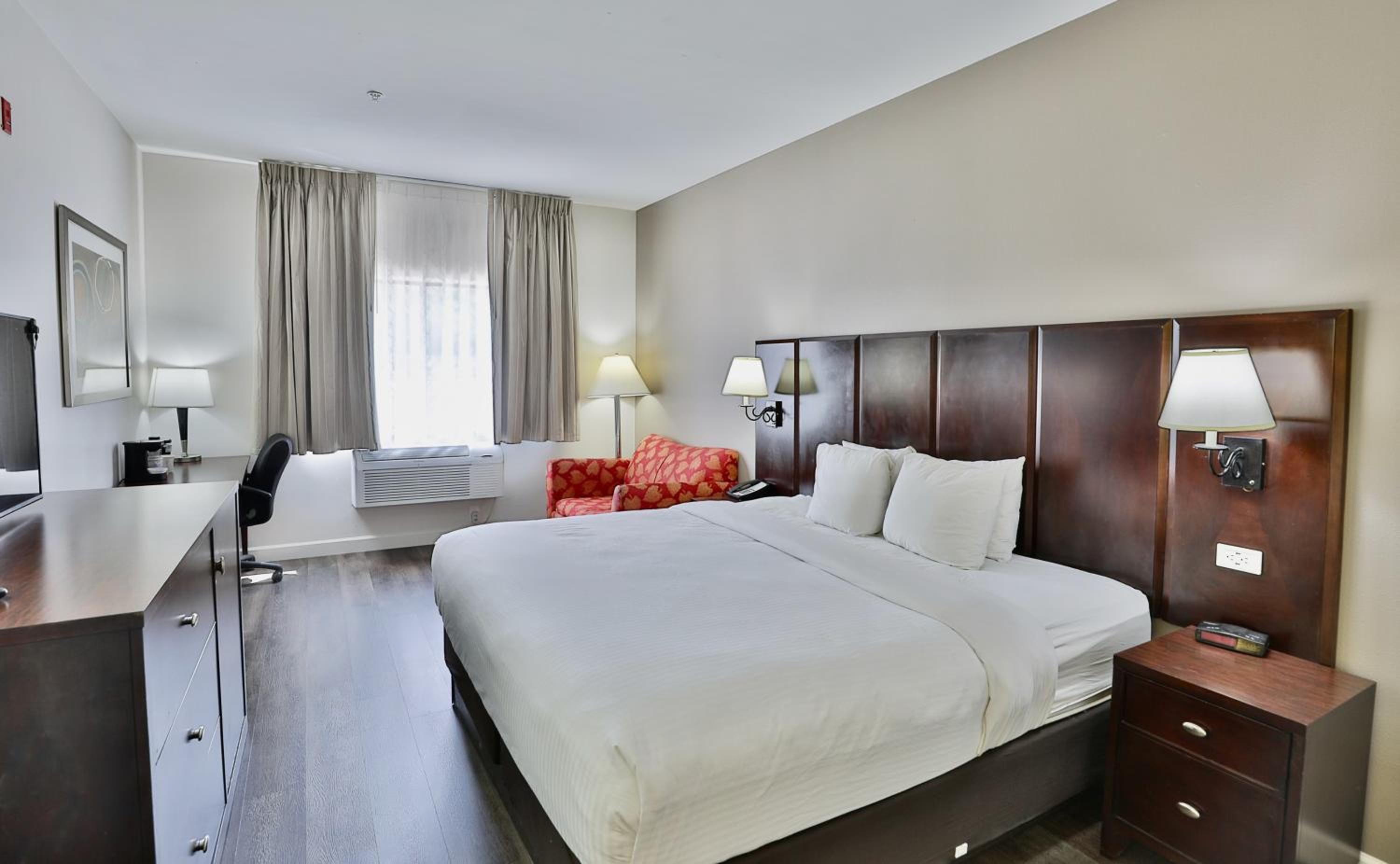 King Room - Non-Smoking - Photo 2