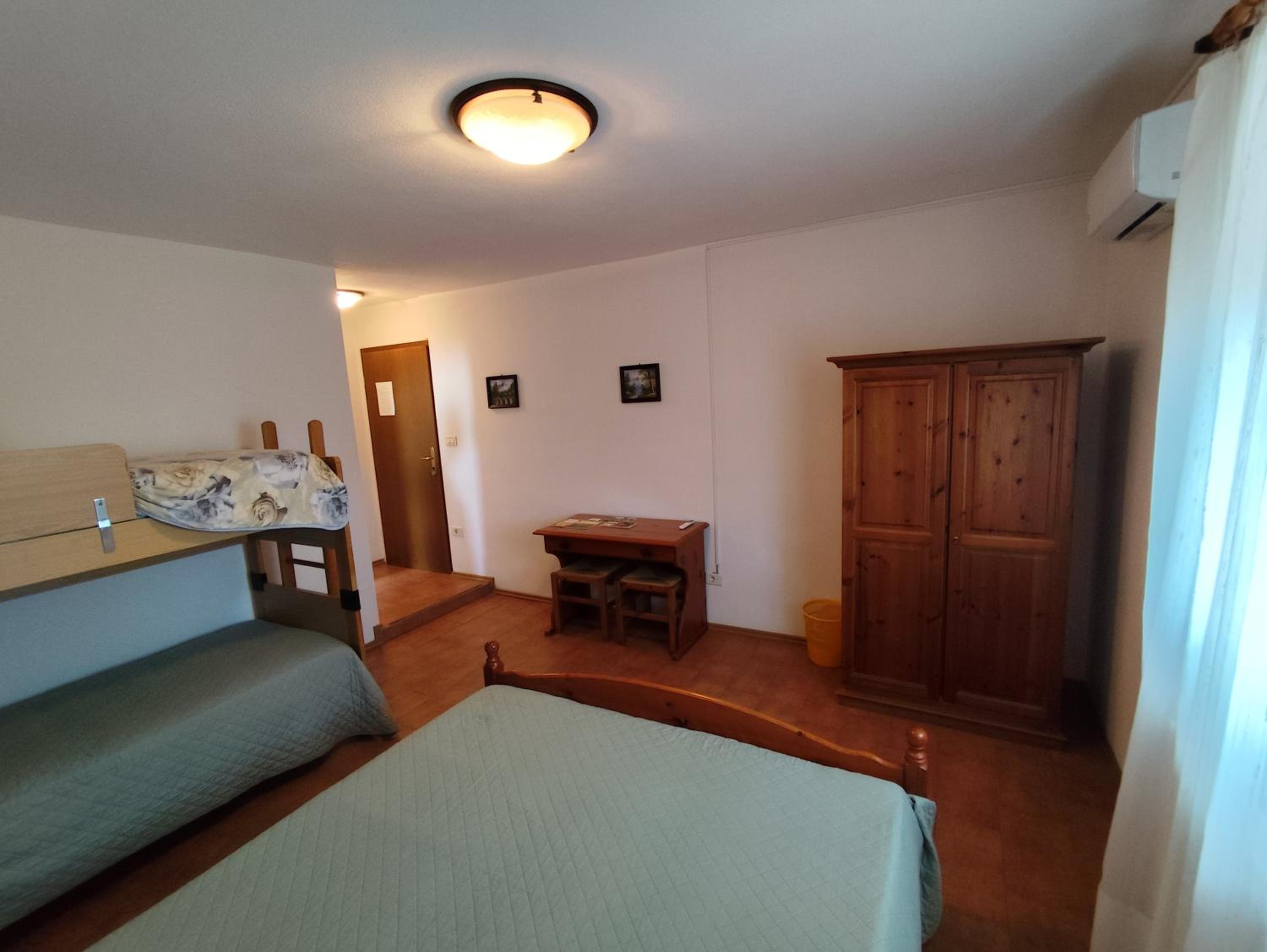 Family Room with Private Bathroom photo 2