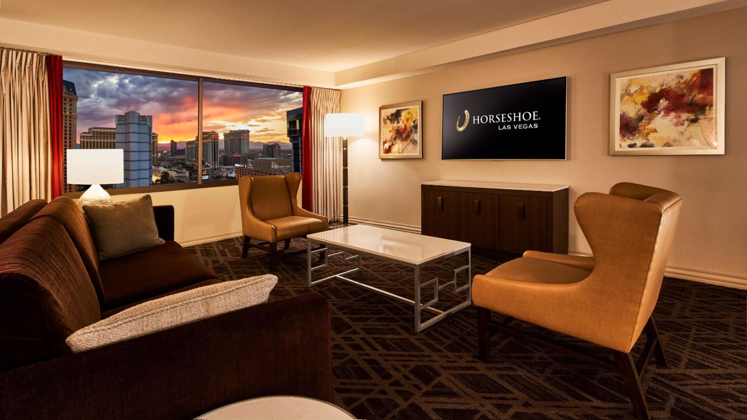 Resort Premium Suite, 1 King, Non-Smoking photo 3