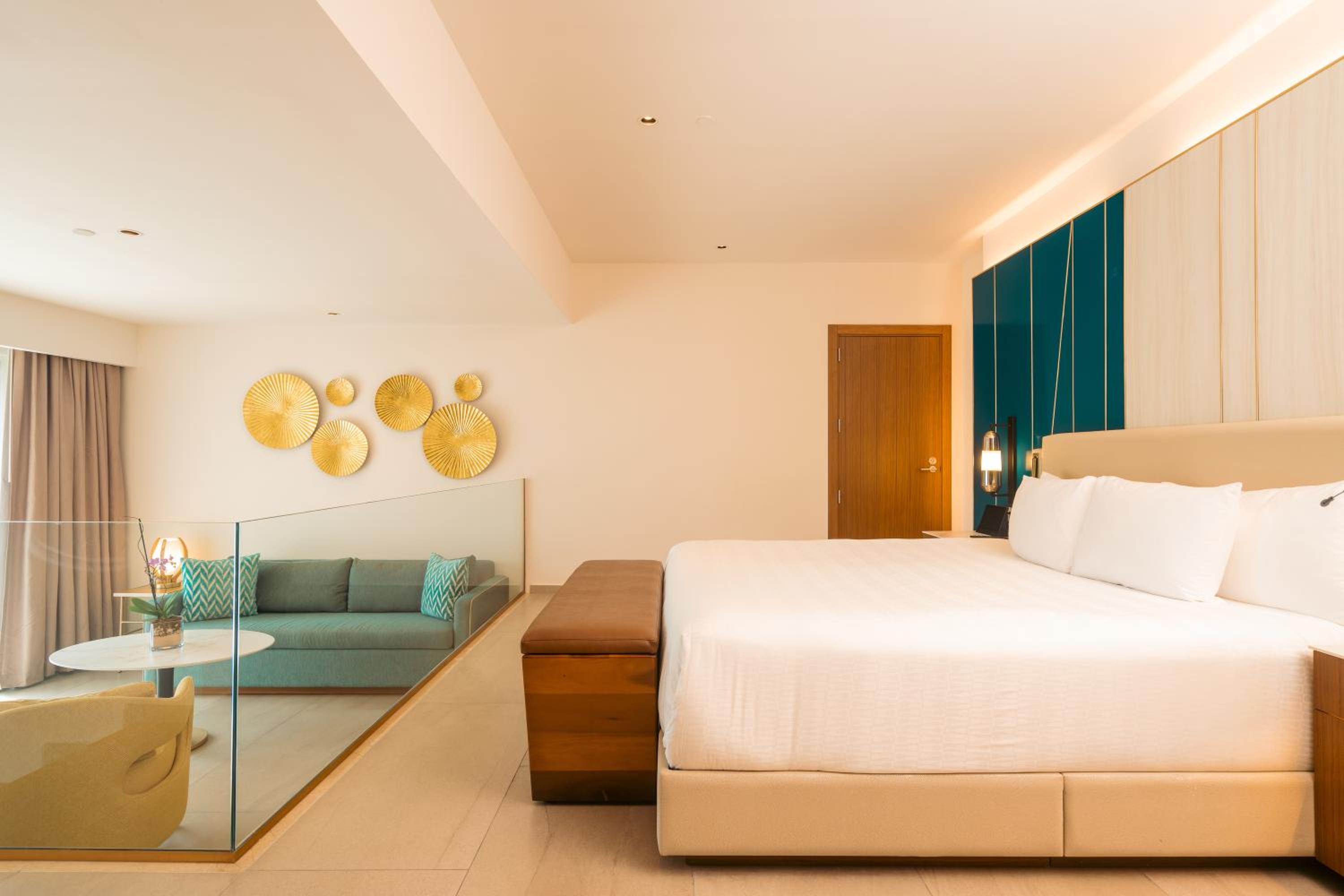 Caribbean Suite King & Sofa
