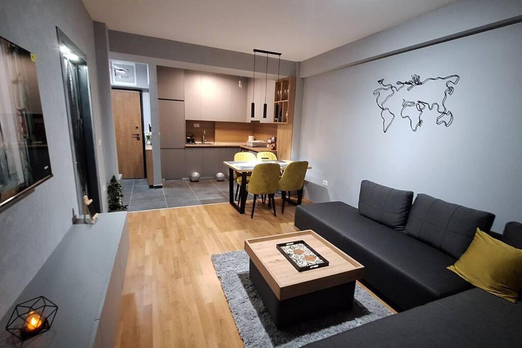 One-Bedroom Apartment photo 1