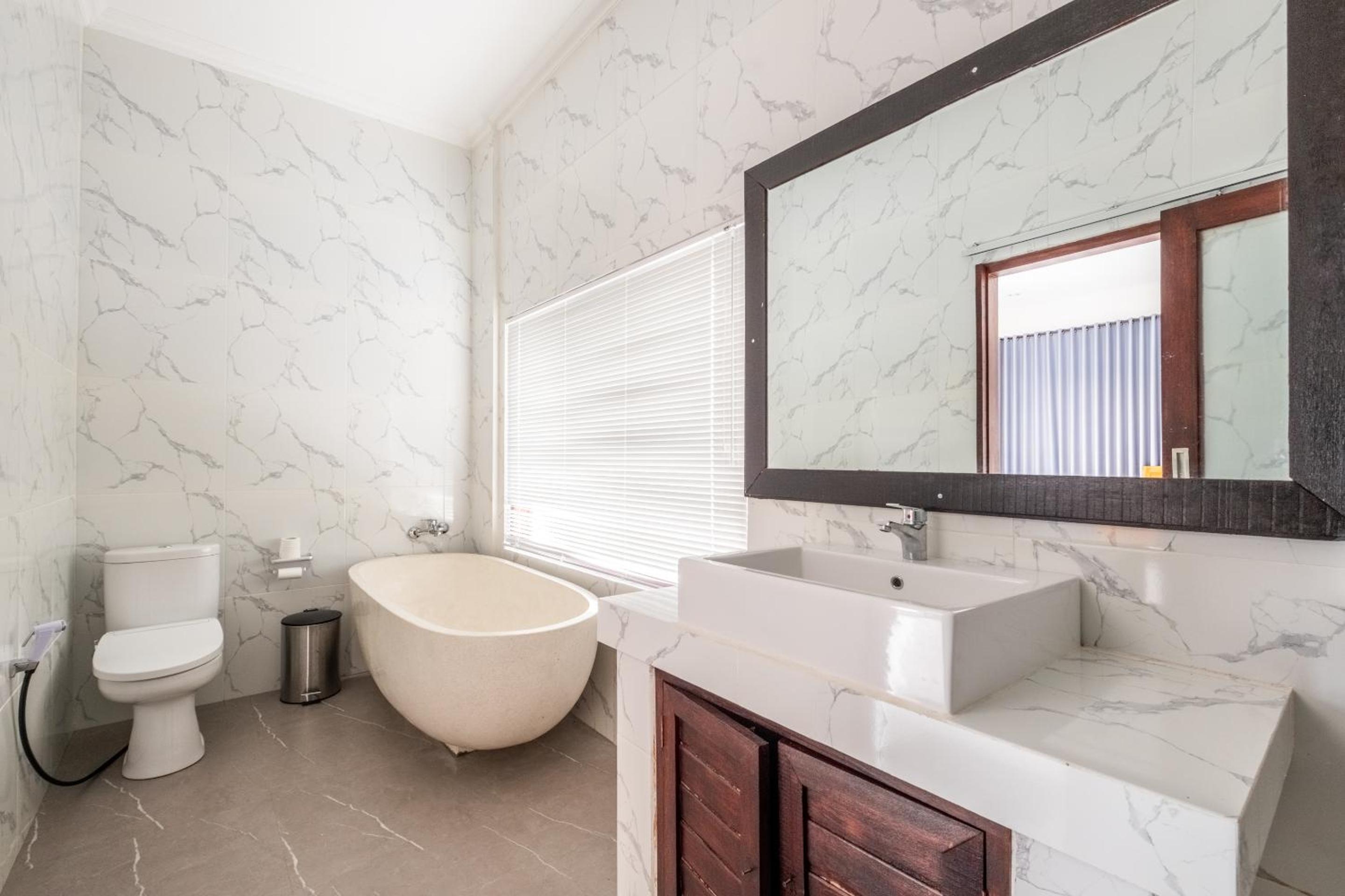 Deluxe Suite with Private Pool - Photo 7