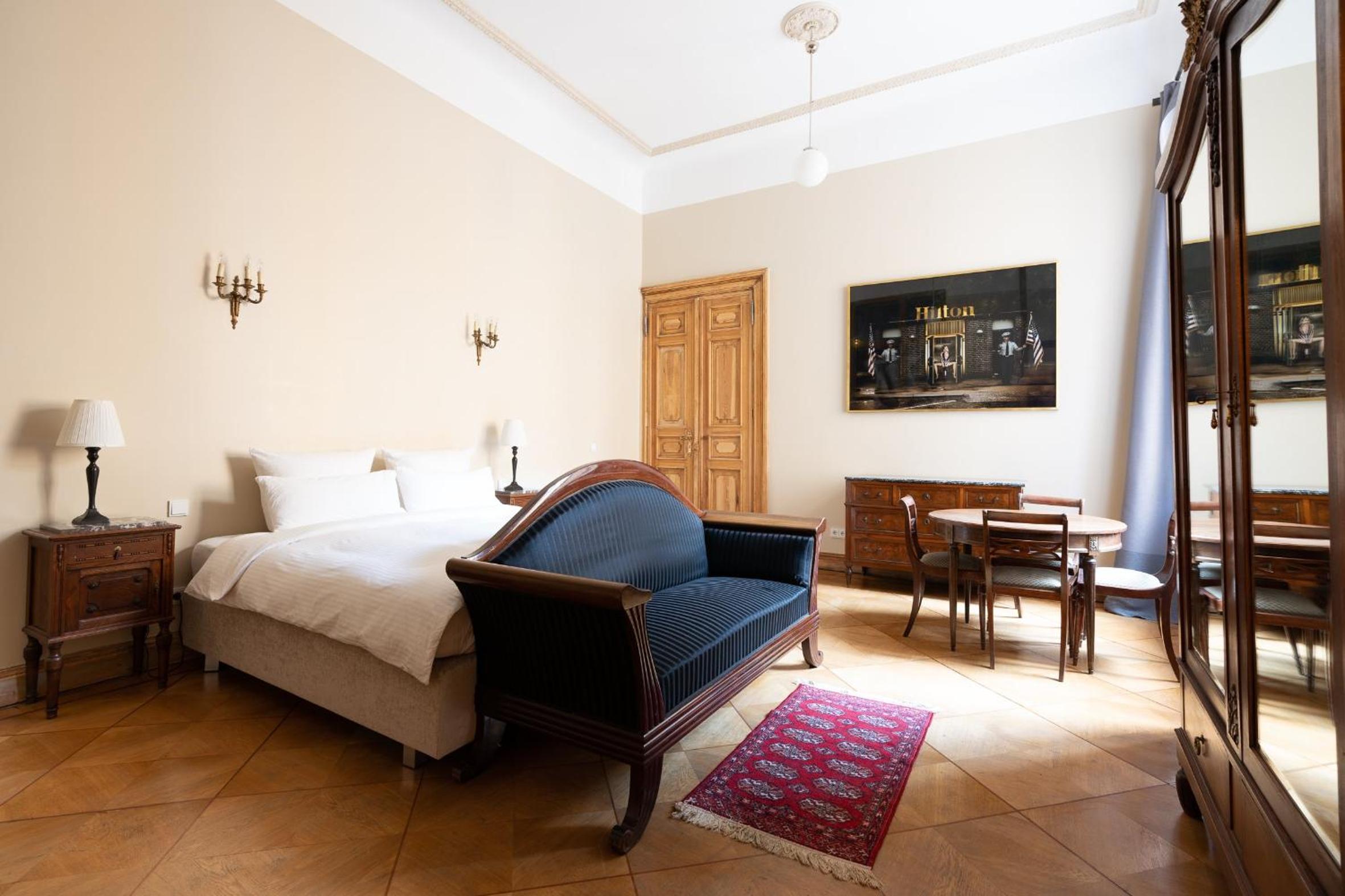 Three-Bedroom Apartment with Balcony photo 2