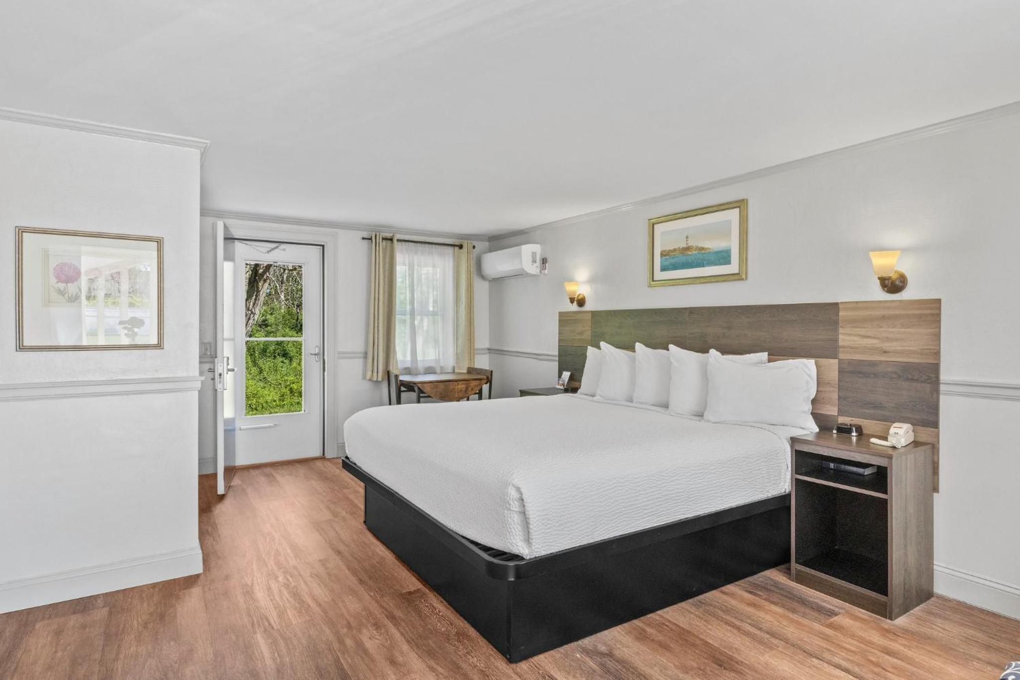King Room with Deck photo 1