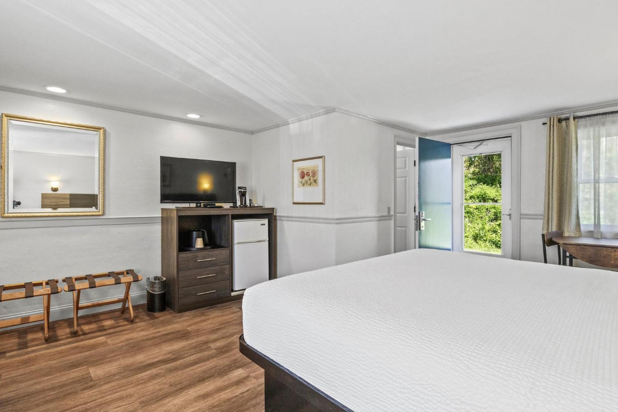 King Room with Deck photo 3