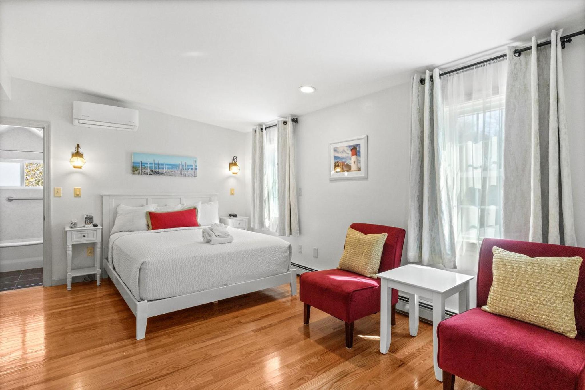 Queen Room photo 1