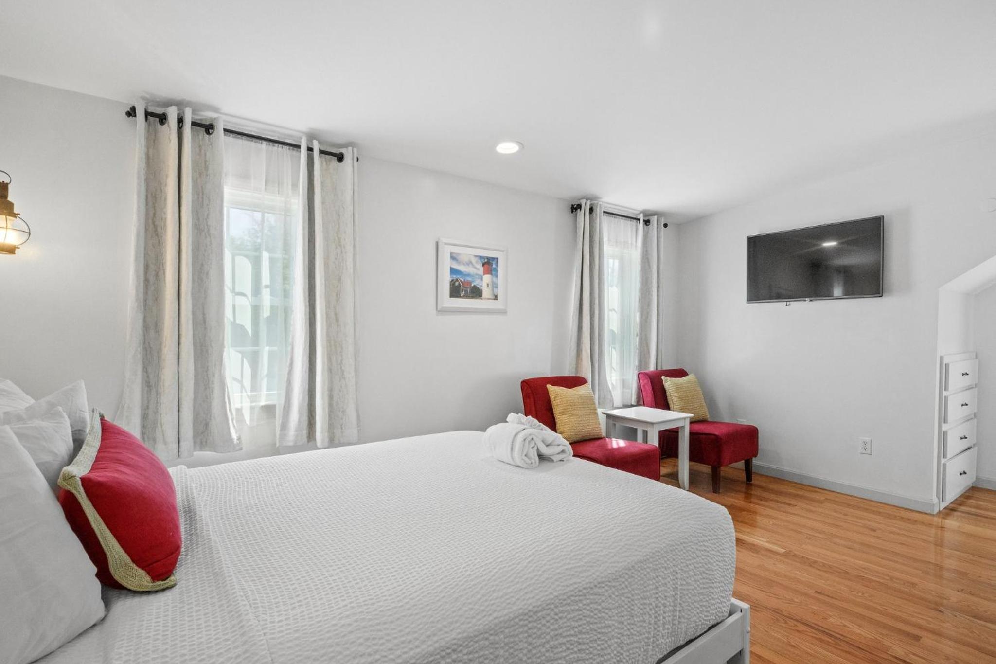 Queen Room photo 2