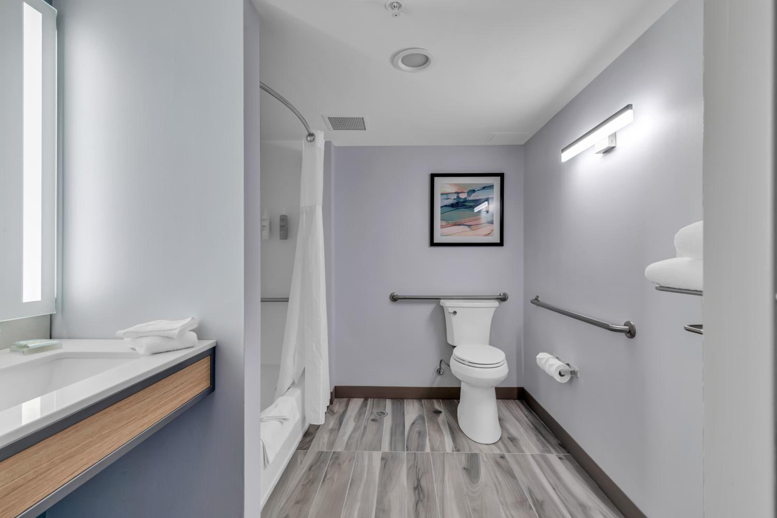 King Room - Hearing Access - Photo 4