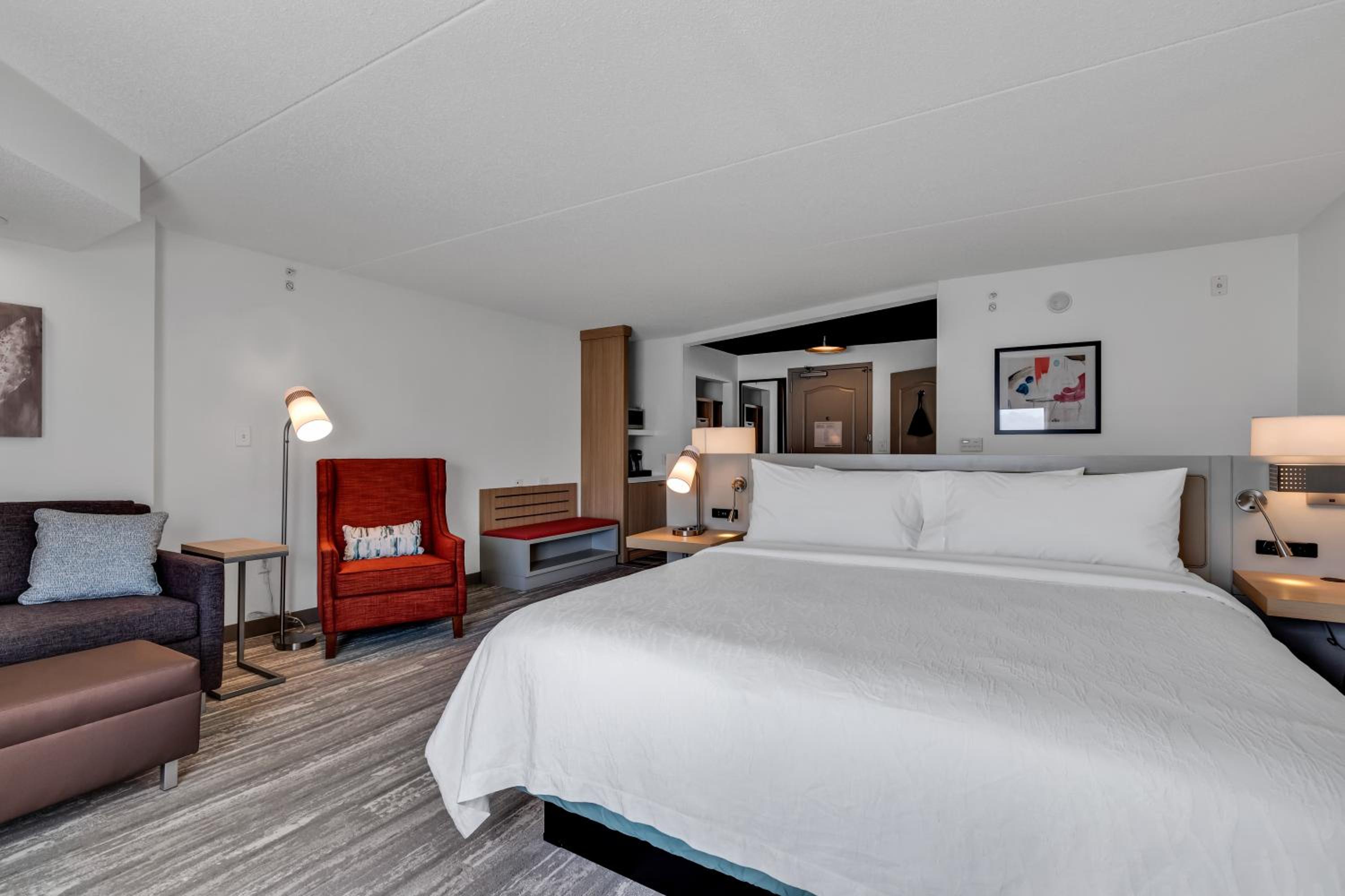 Premium King Room - Photo 4