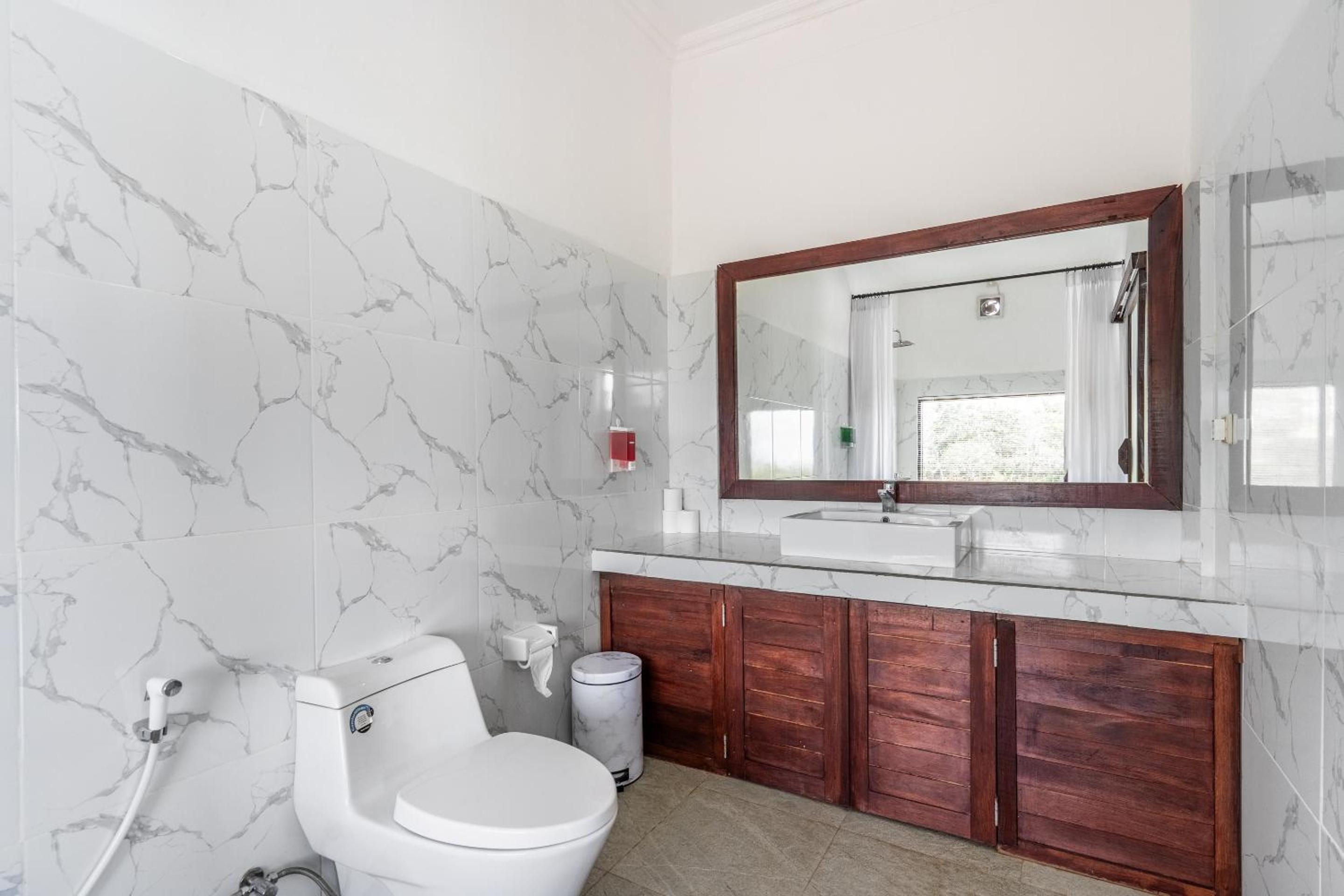 Deluxe Double Room with Bath and Sea View - Photo 8