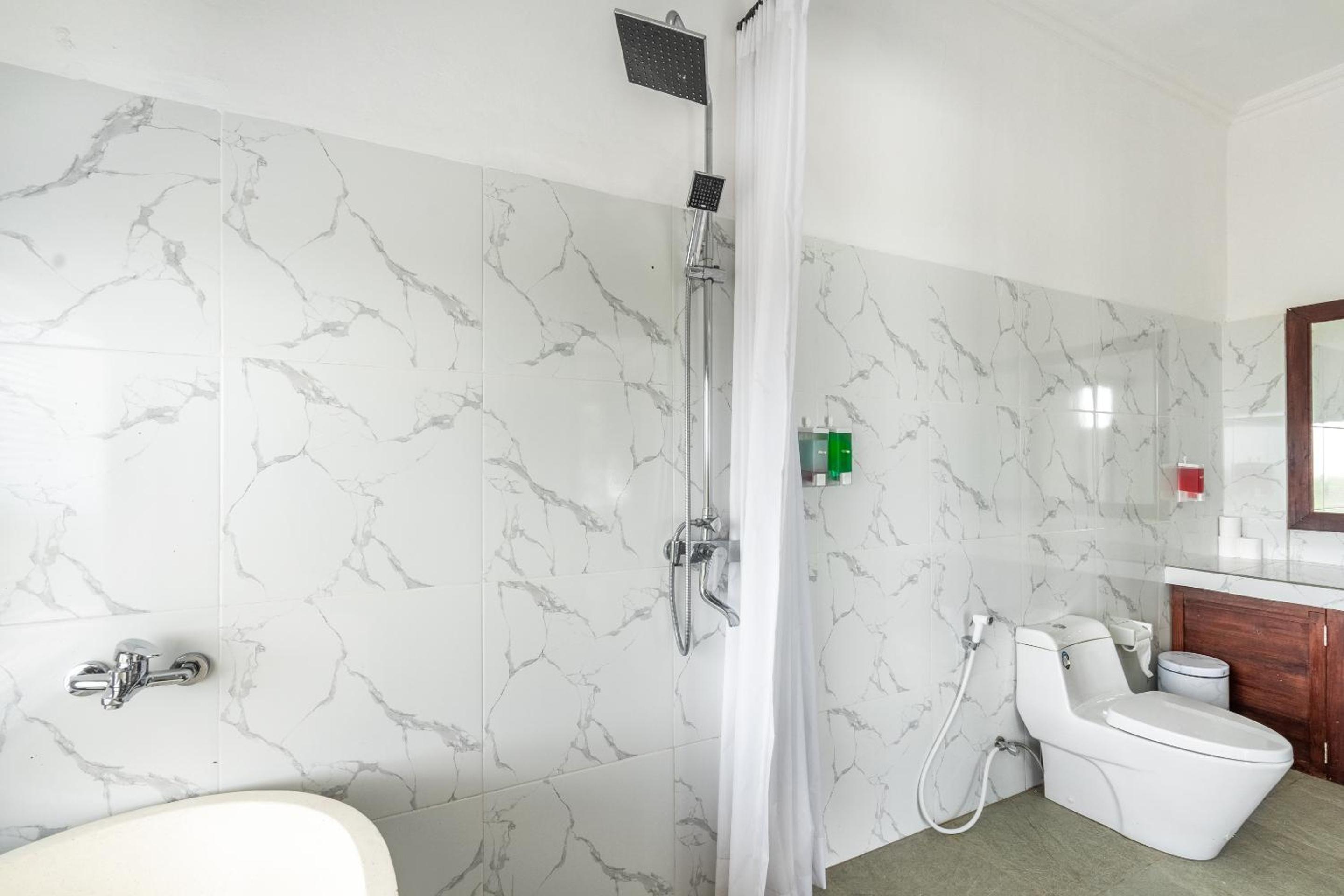 Deluxe Double Room with Bath and Sea View - Photo 6