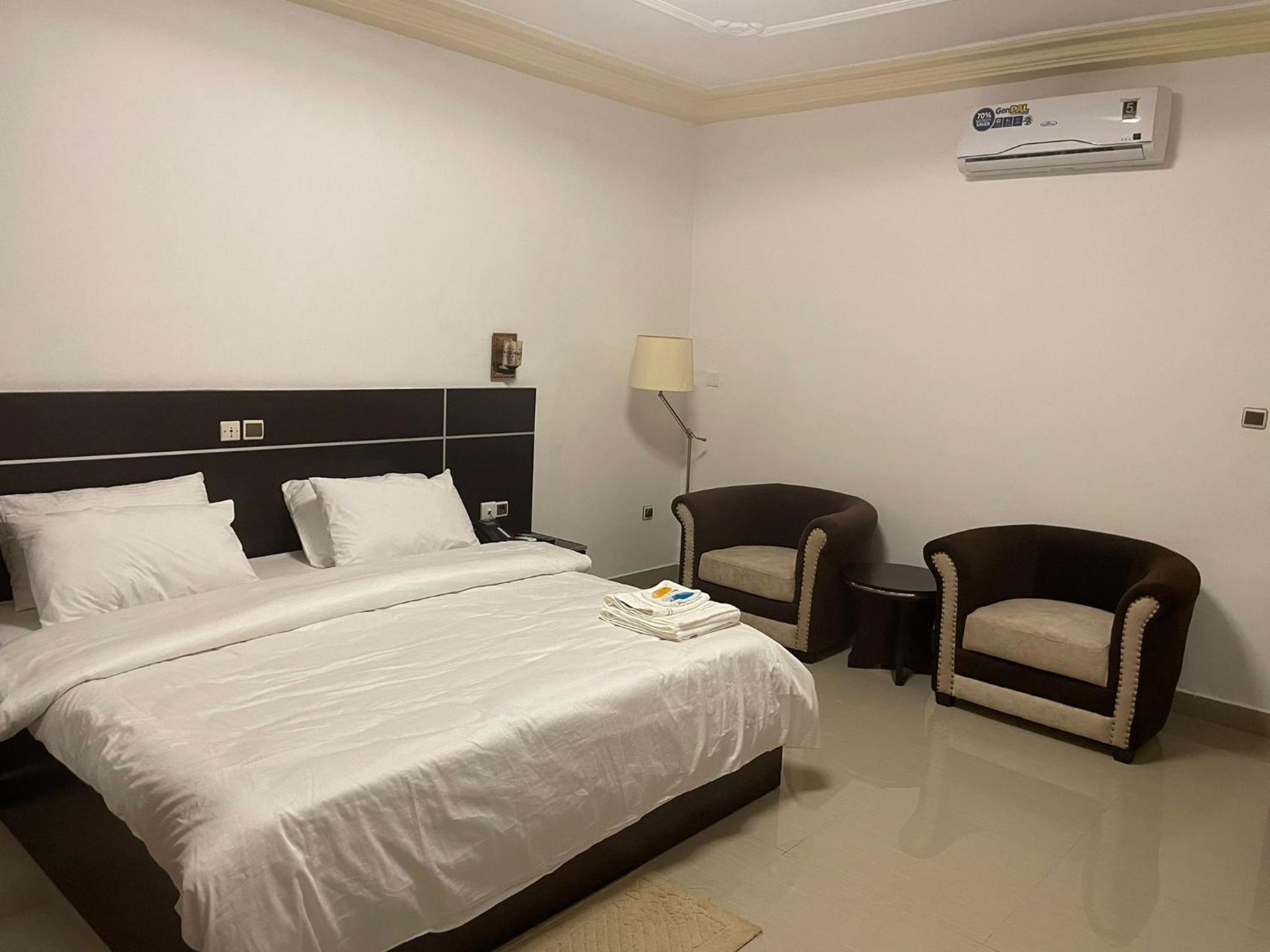 Standard King Room photo 1