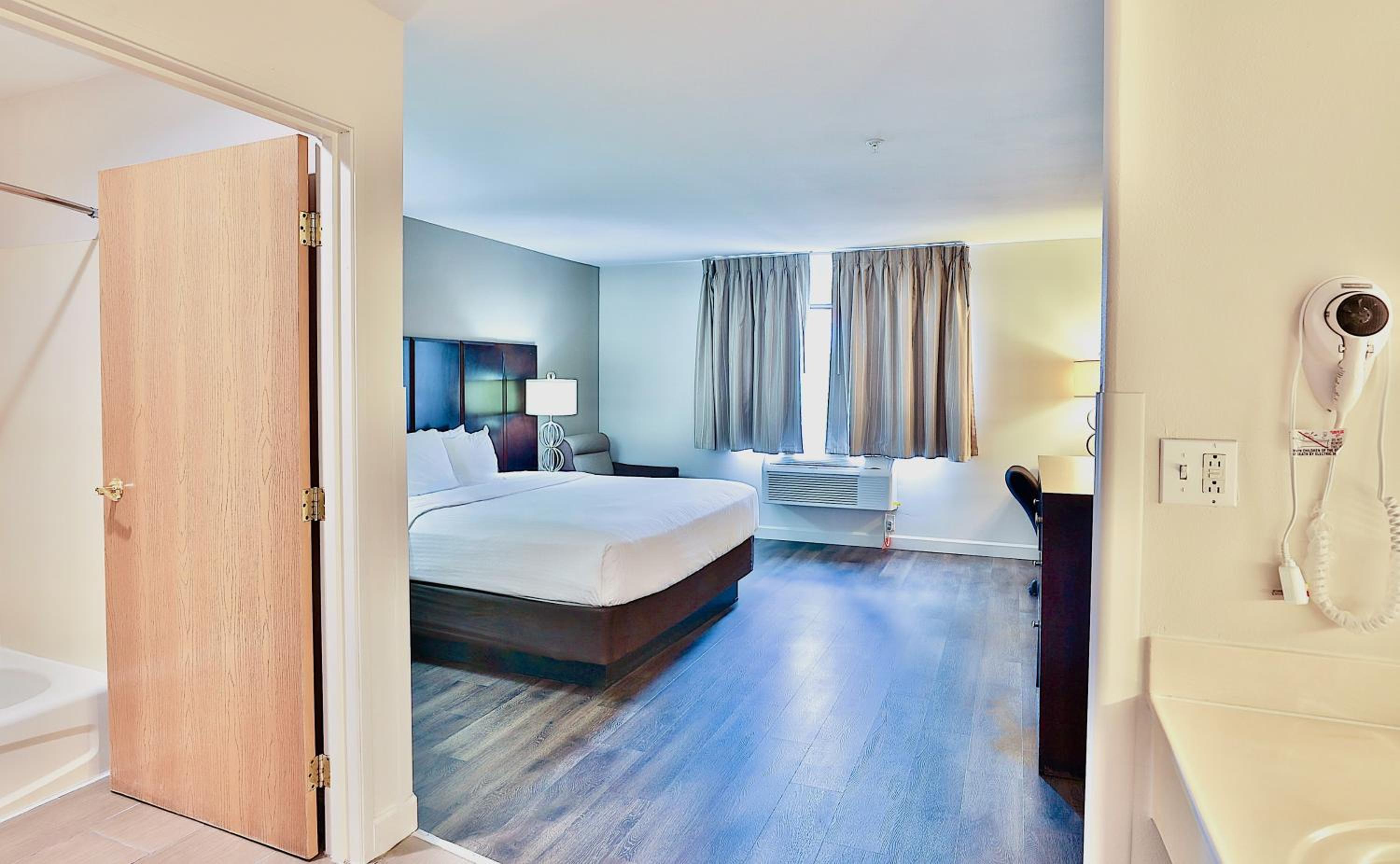 King Studio Suite - Non-Smoking - Photo 3