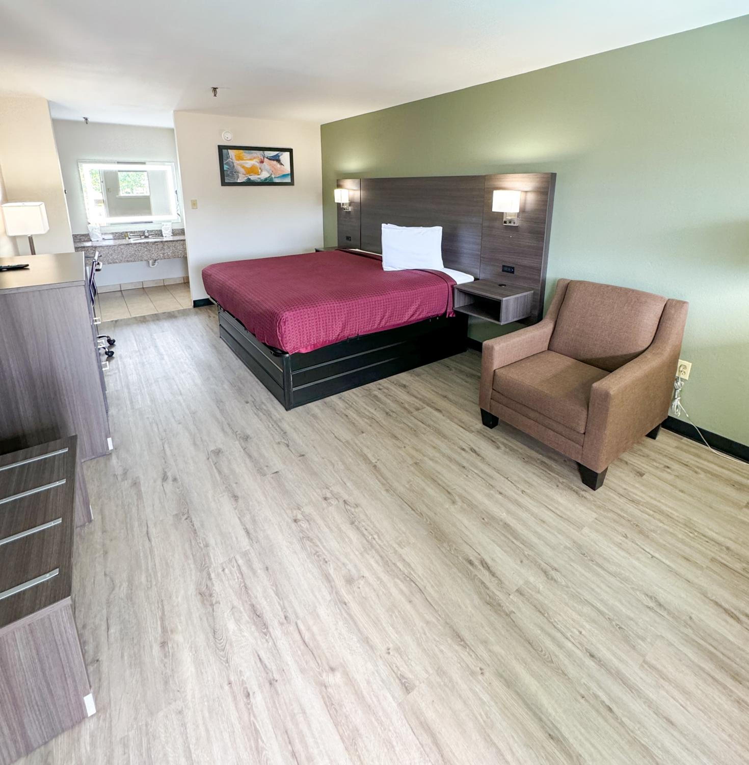 Standard King Room photo 1