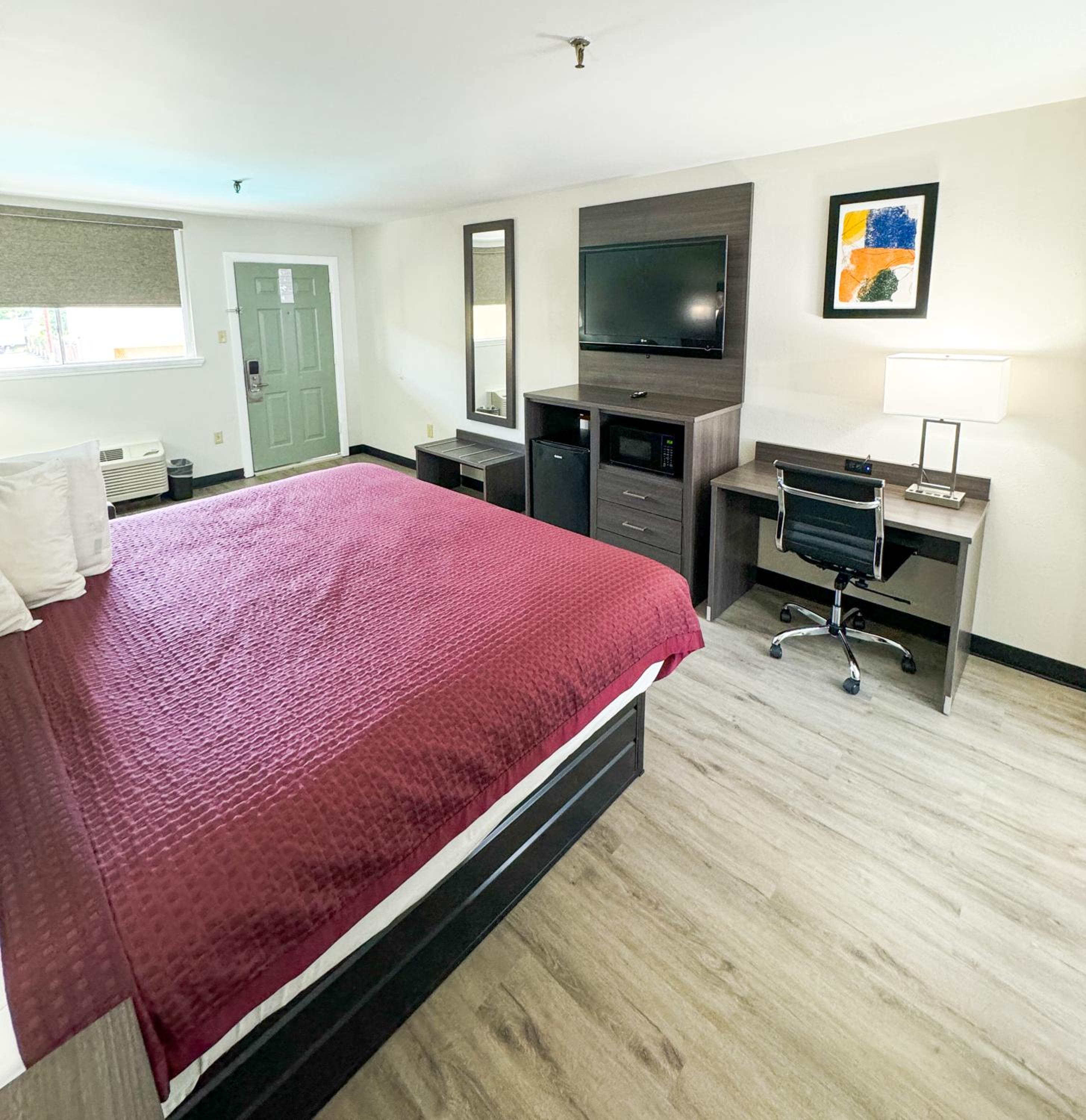 Standard King Room photo 3