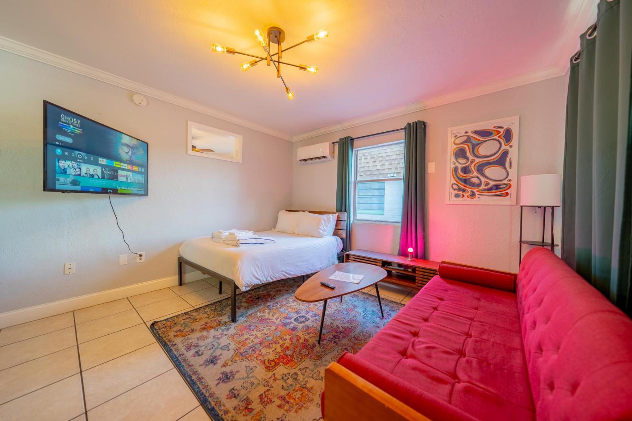 Deluxe King Suite photo 3