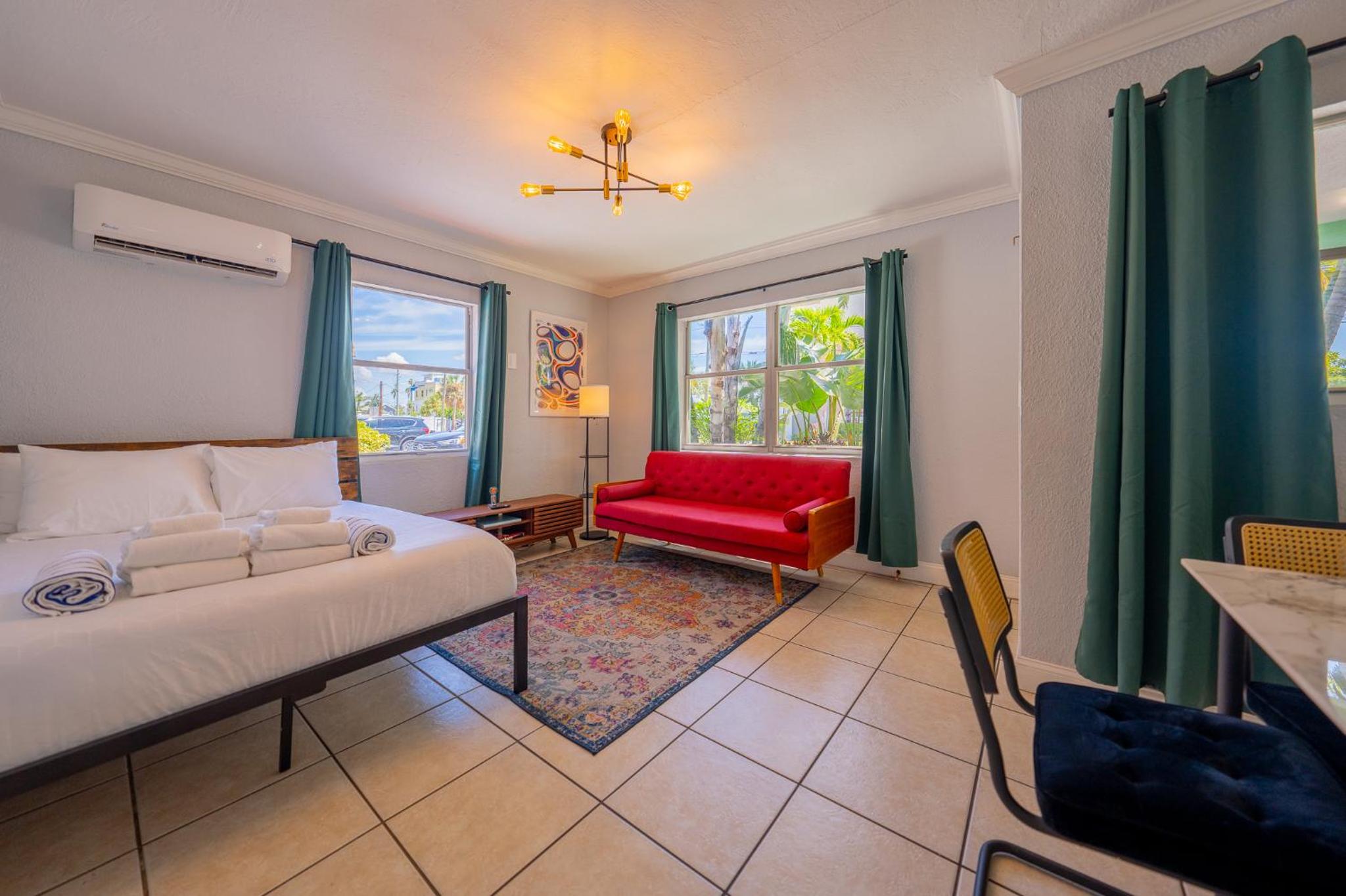 Deluxe King Suite photo 2